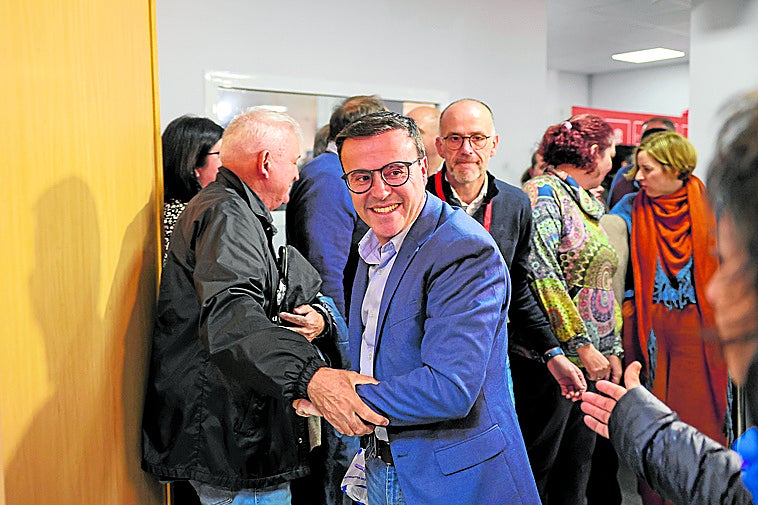 Gallardo asegura que no negocia con el PSOE para ser senador