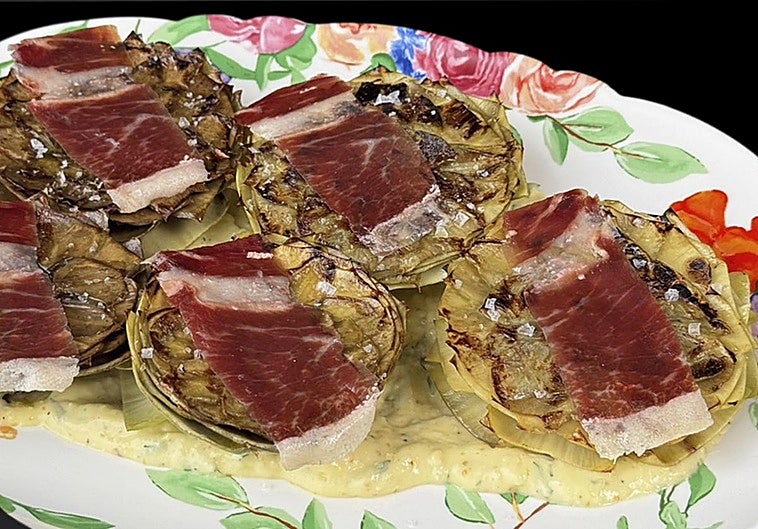 Alcachofas con salsa de parmesano y jamón