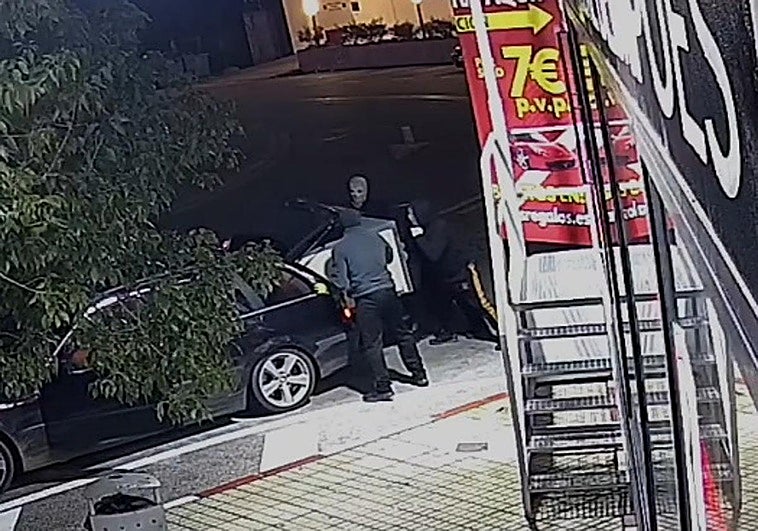 Roban de madrugada la caja fuerte del camión de los regalos del complejo Leo de Monesterio