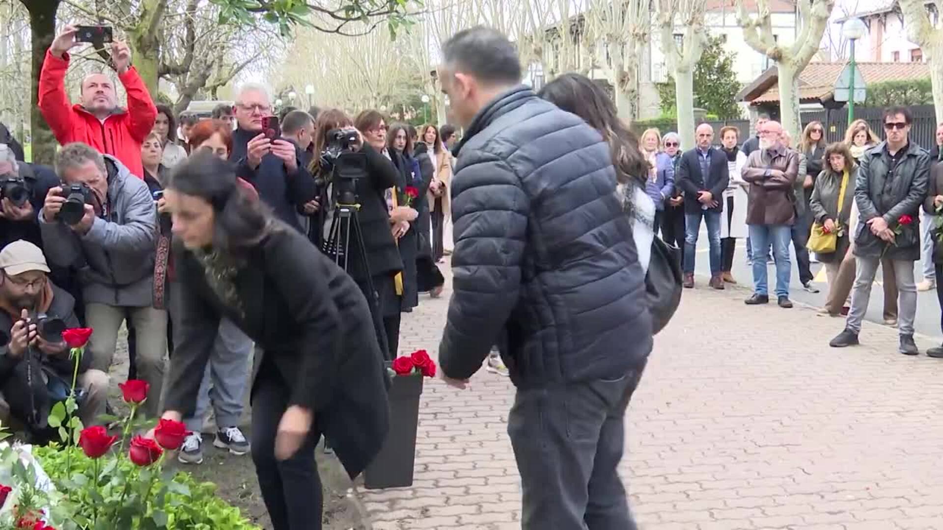 Familiares y partidos recuerdan en Vitoria a Buesa y Díez, asesinados por ETA hace 25 años