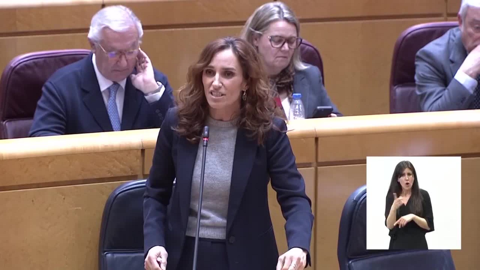 Mónica García defiende ante el PP la reforma del Estatuto Marco para "poner fin al abuso"