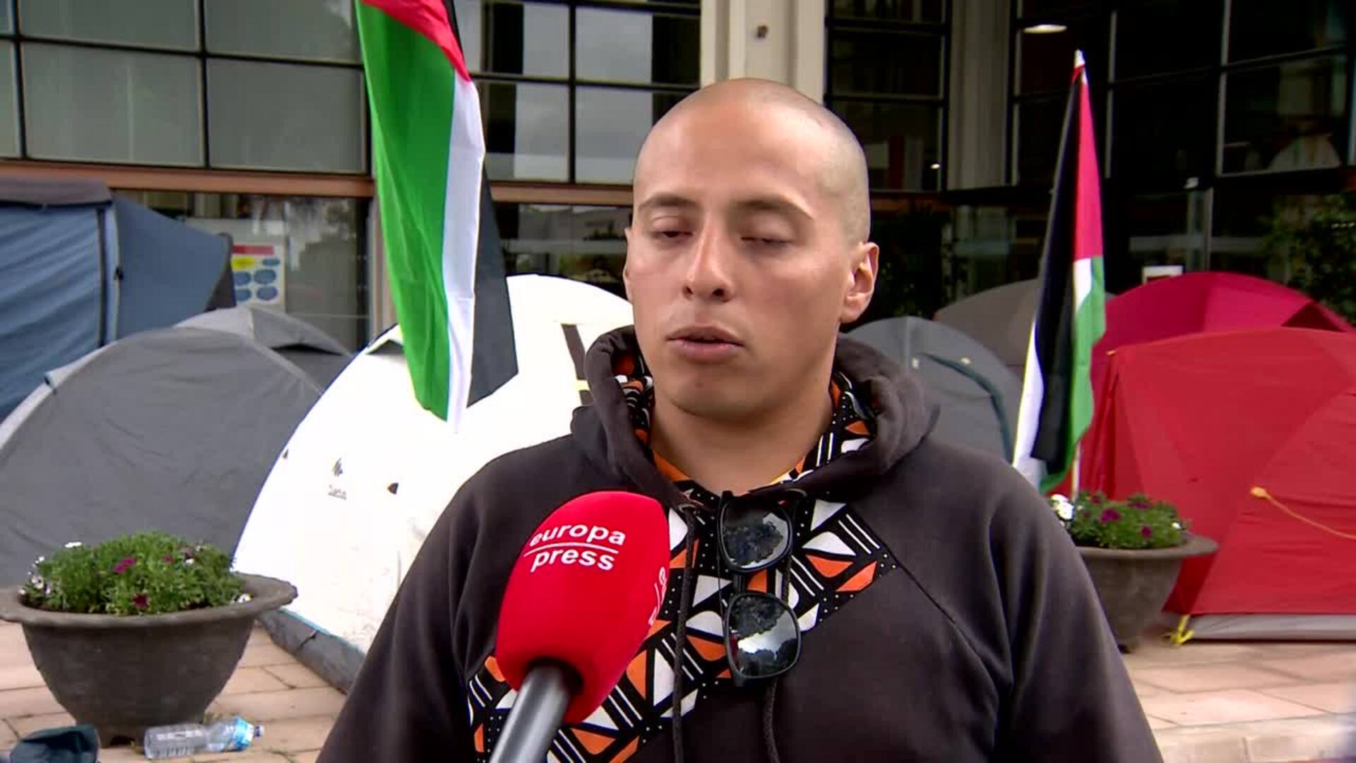 Estudiantes acampan ante el Rectorado de la UAB para reclamar el fin de relaciones con Israel