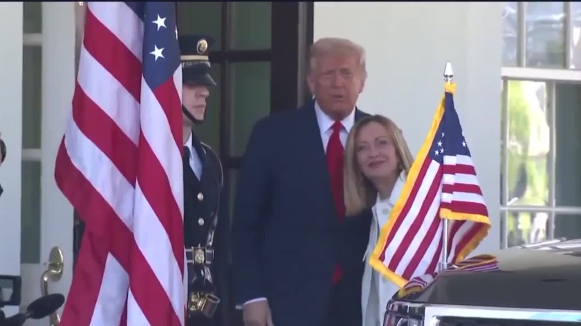 Trump defiende su orden contra la matriculación extranjera en Harvard