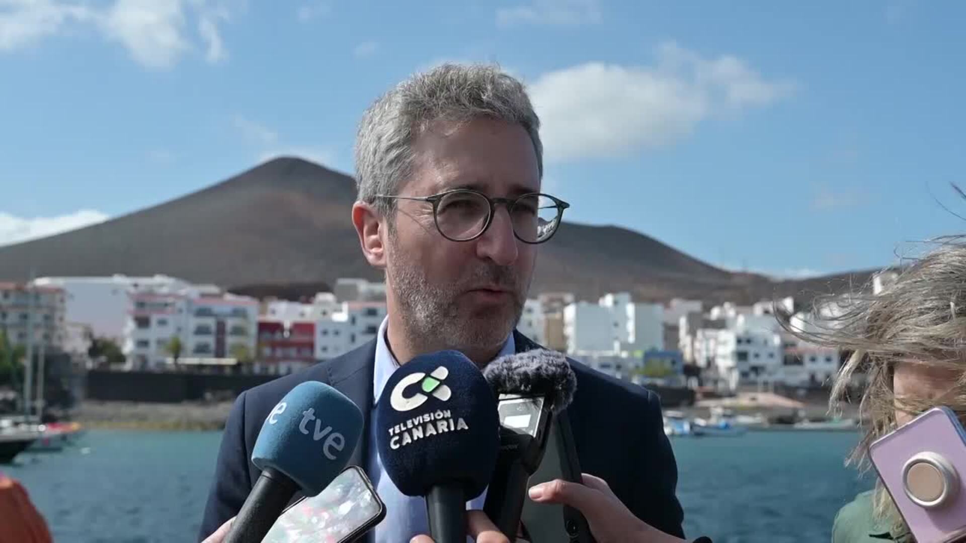El Gobierno central valora la "solidaridad" de El Hierro con los migrantes