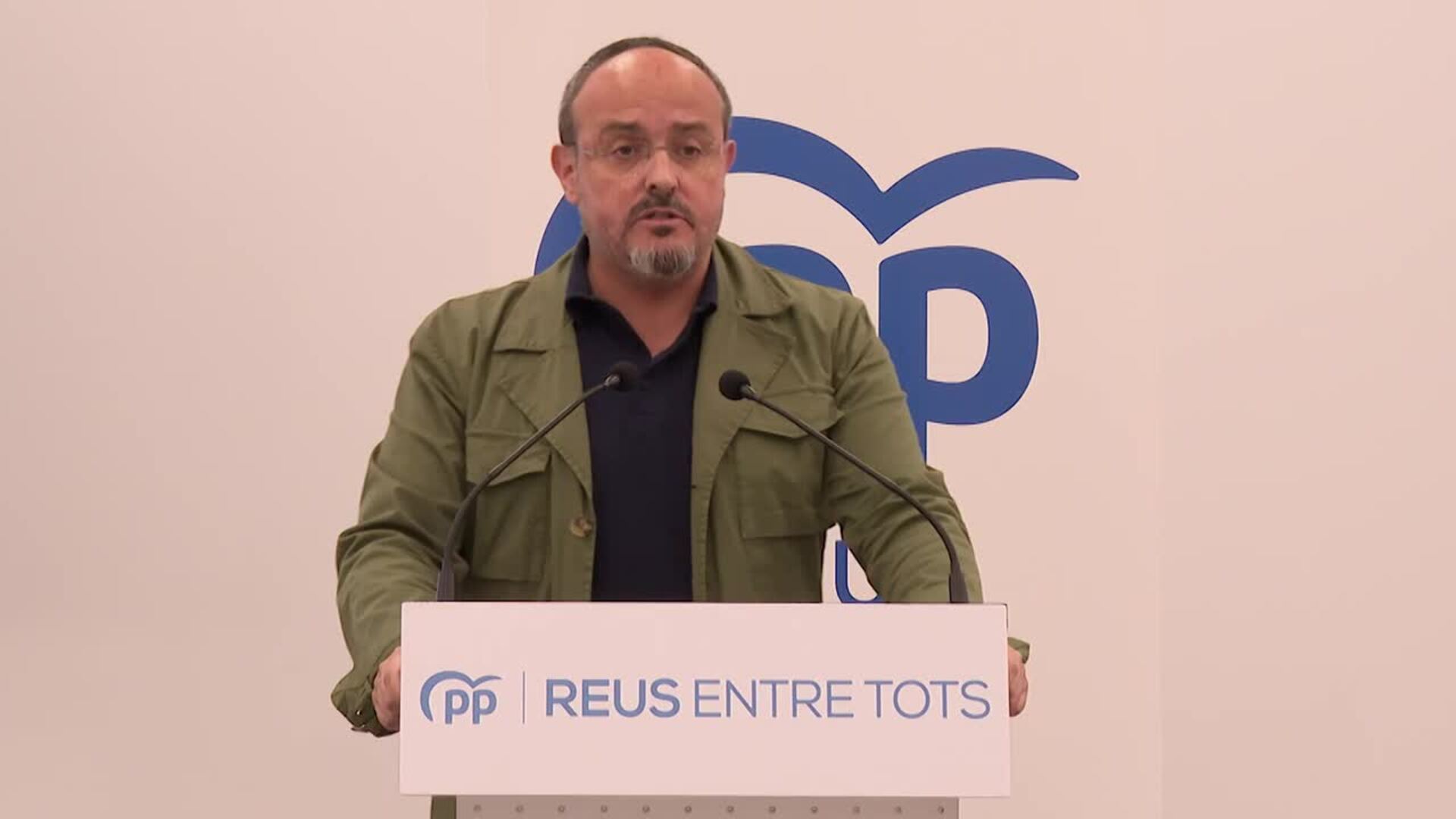 Fernández (PP) ve la misma "degradación institucional" en España que en Catalunya hace años