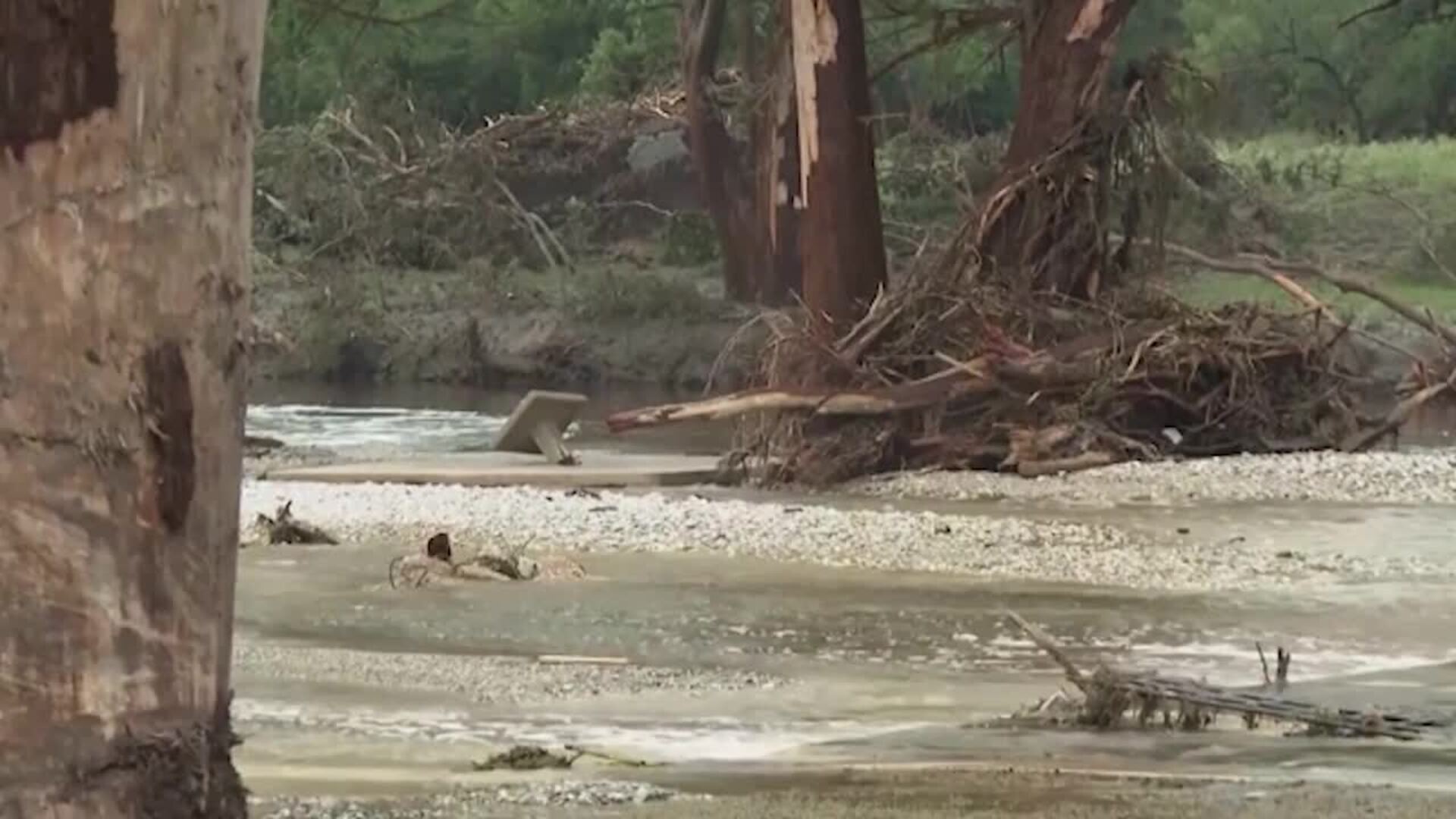 Aumentan a 80 los muertos por las inundaciones en Texas