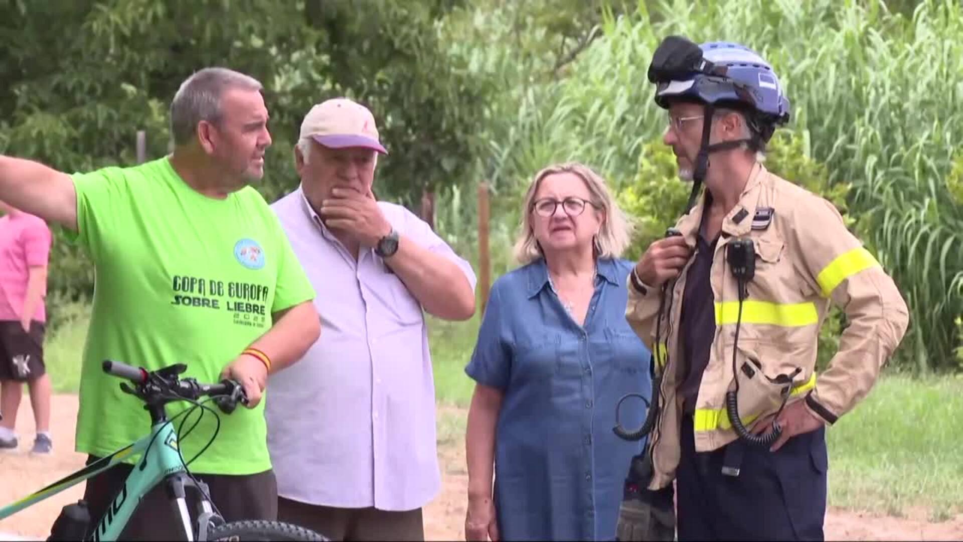 Bomberos estabilizan el incendio de Paüls (Tarragona) pero mantienen el confinamiento