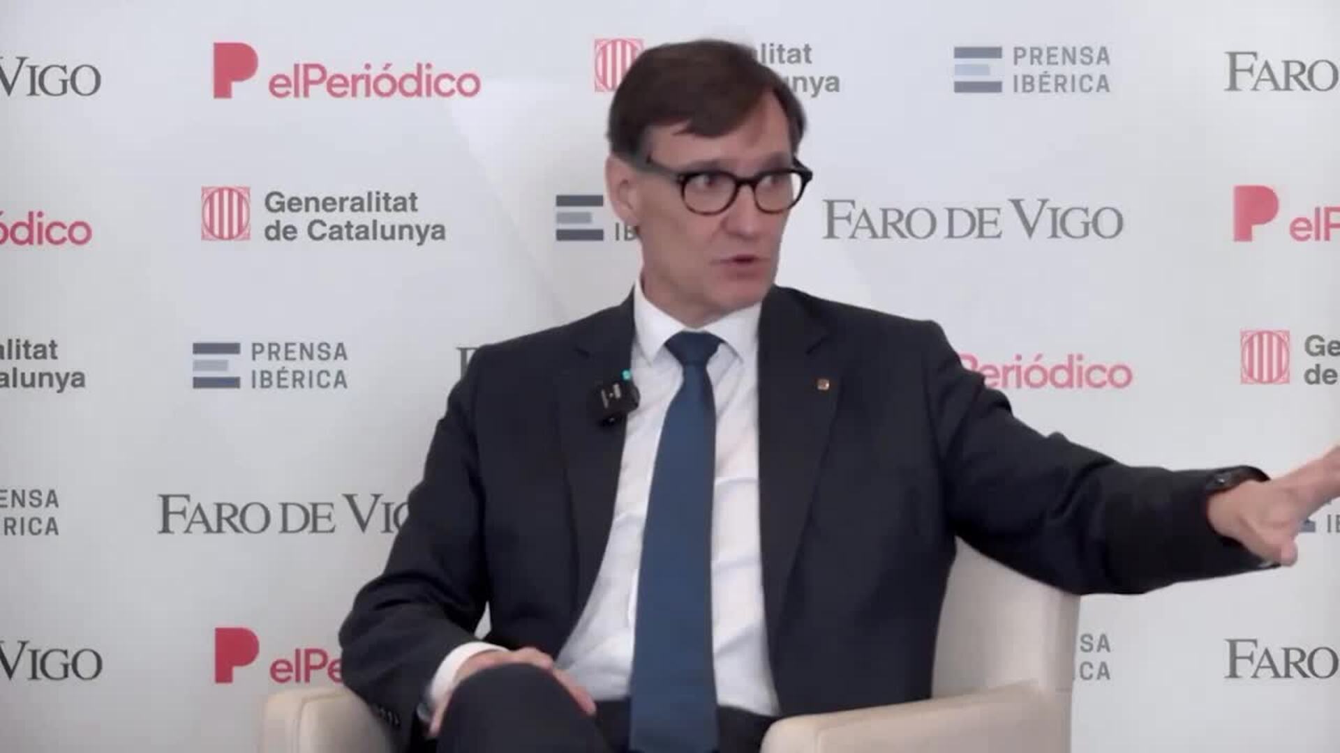 Illa dice que le gustaría que Rueda firmara la carta por la oficialidad de catalán y gallego