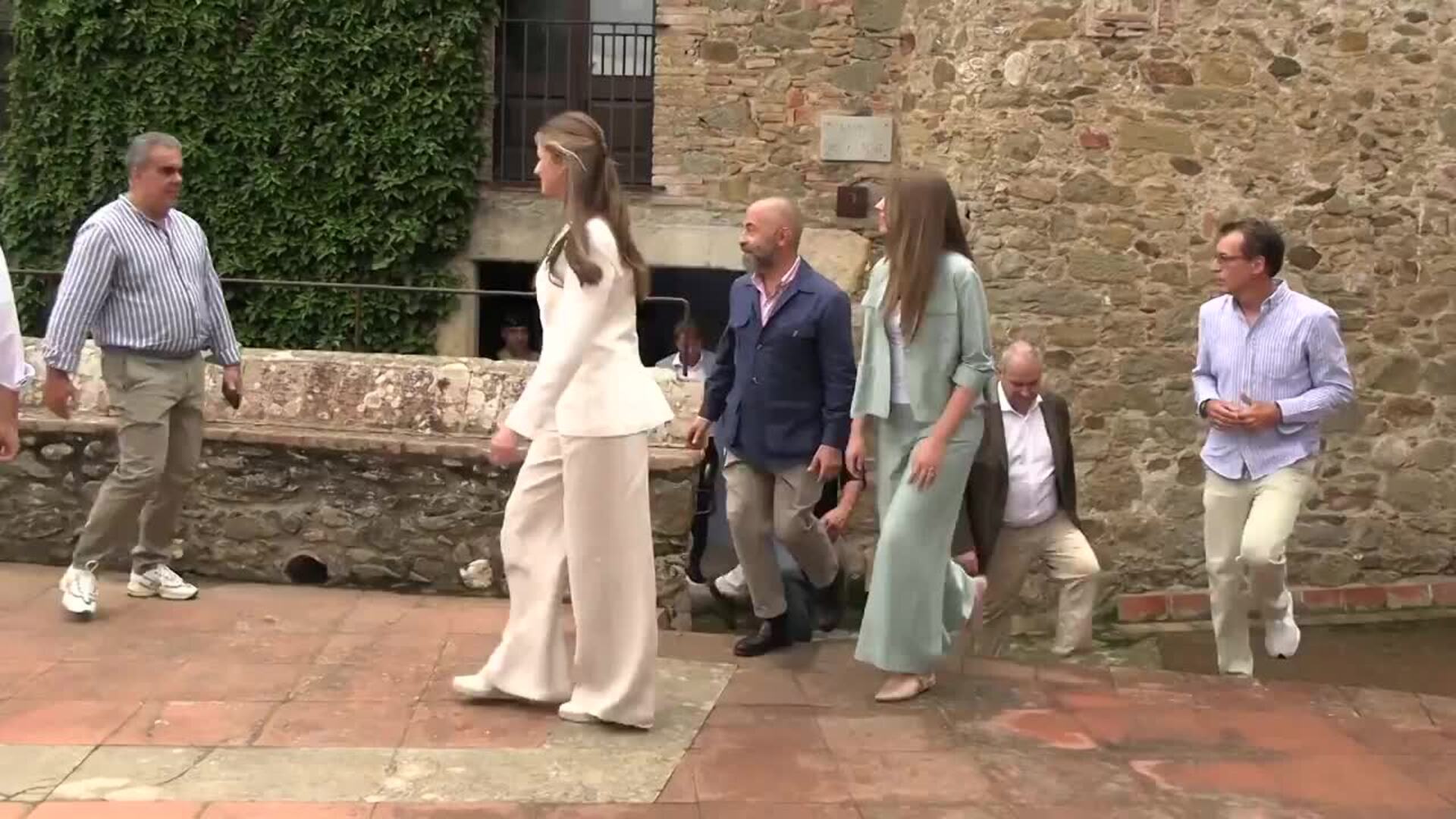 La Princesa Leonor y la Infanta Sofía reaparecen en solitario con un duelo de estilo