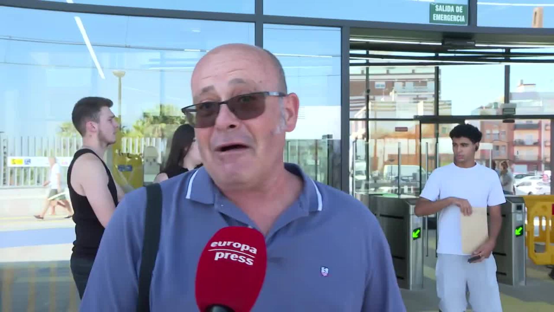 Los usuarios de Metrovalencia ya utilizan la nueva estación de Paiporta: "Lo necesitábamos"