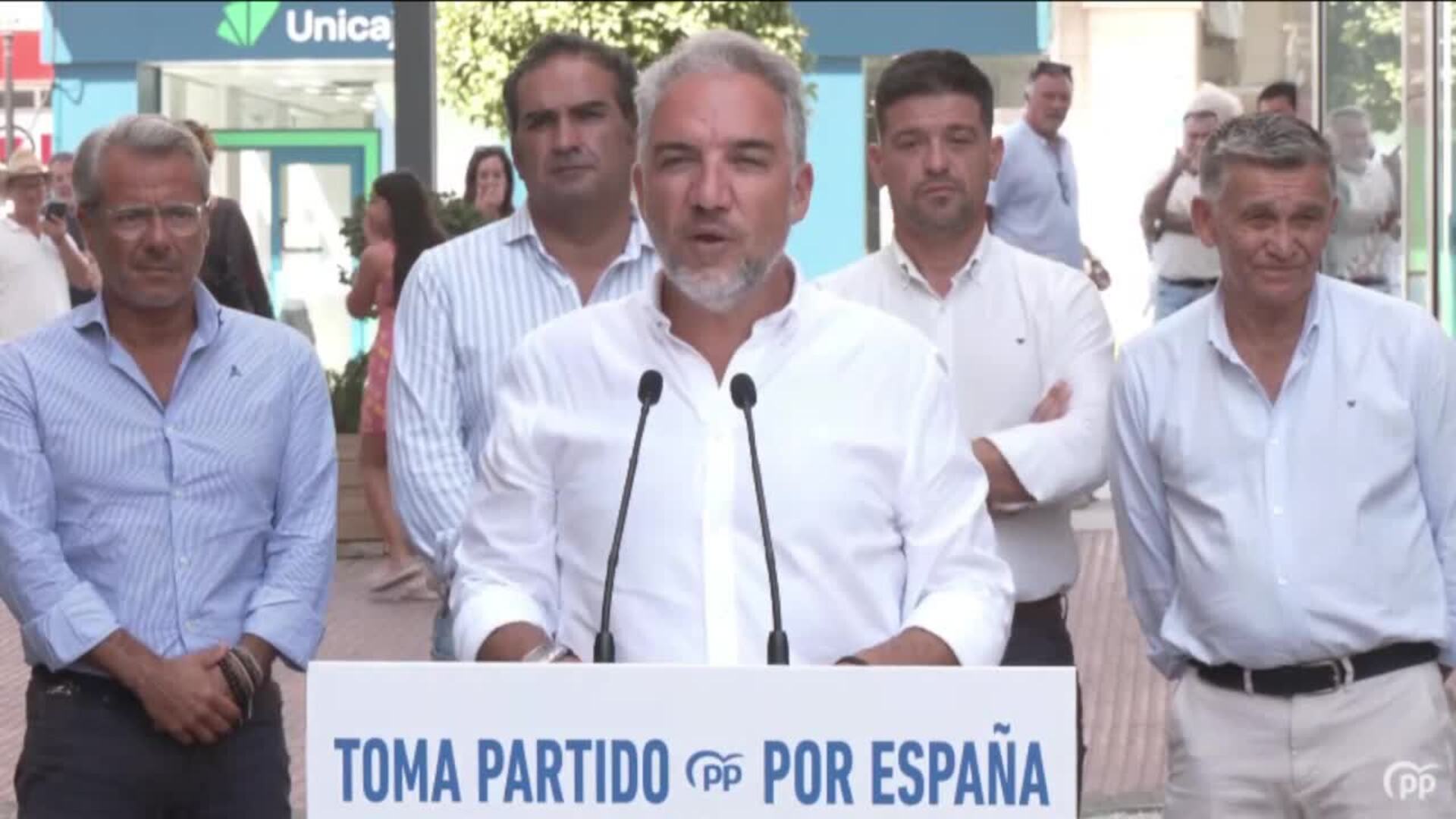 Bendodo: "España ardiendo, las CCAA al frente y el Gobierno solo actúa cuando se lo piden"
