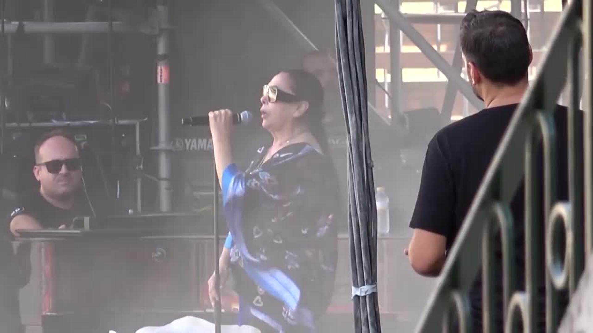 Kiko Rivera reacciona con indiferencia a la marcha 'in extremis' de Madrid de su madre
