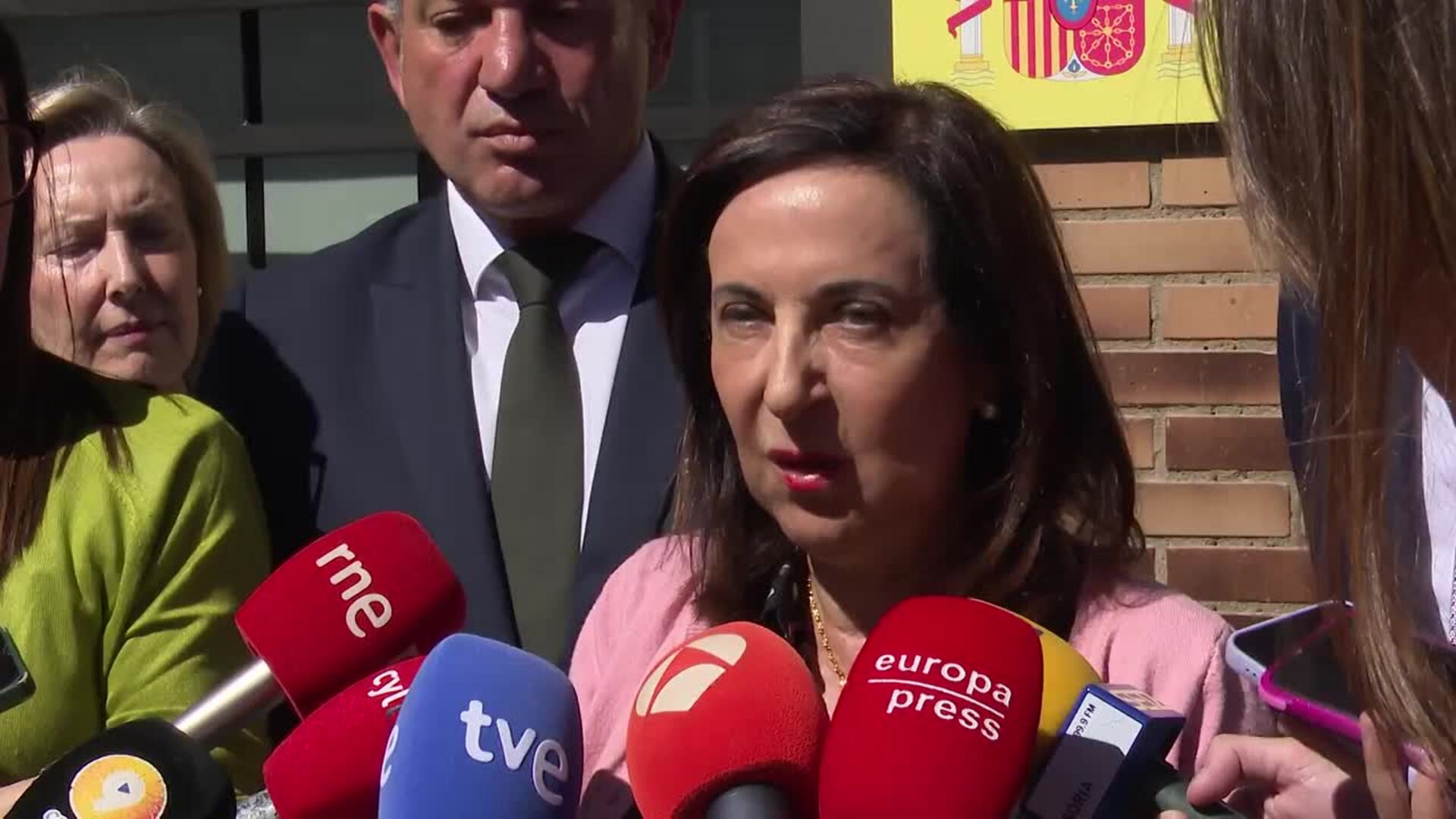 Robles insta a que las "disputas" entre Trump y Venezuela se resuelvan "por otras vías"