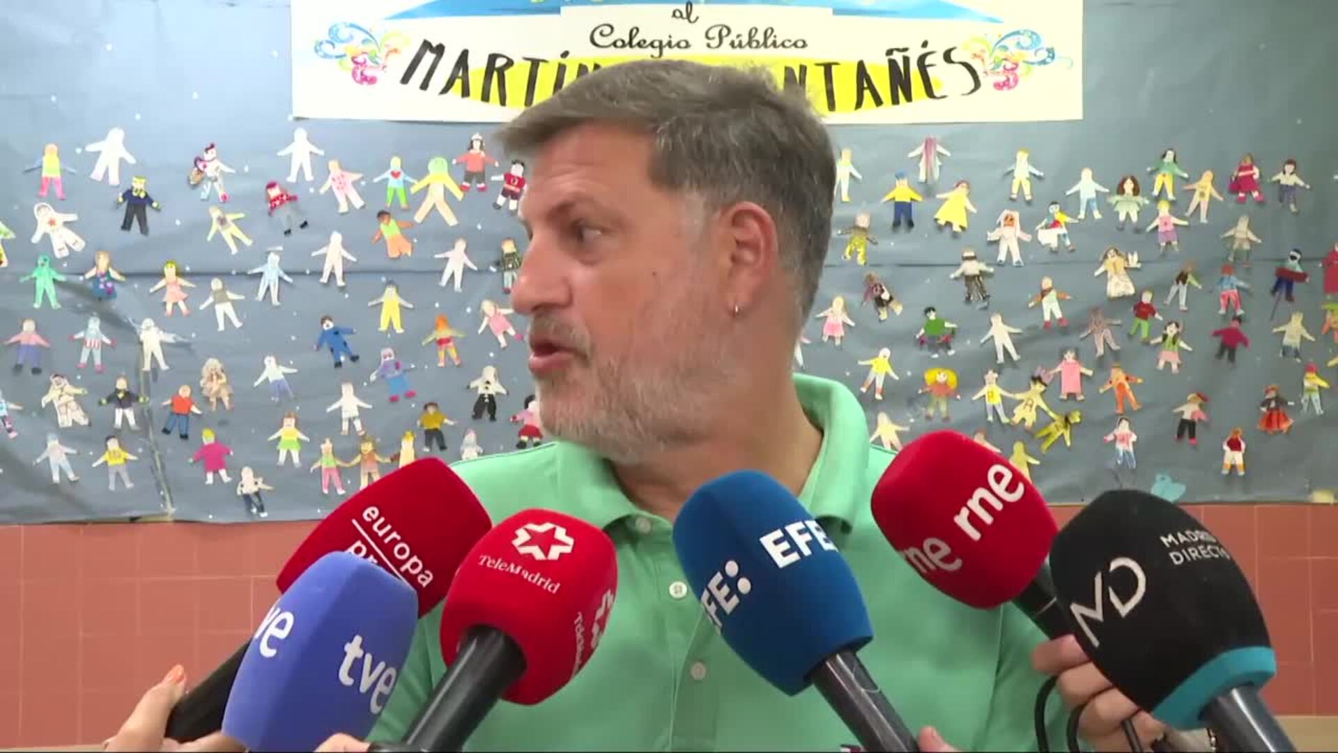 Educadores esperan que el uso de dispositivos se limite también en casa