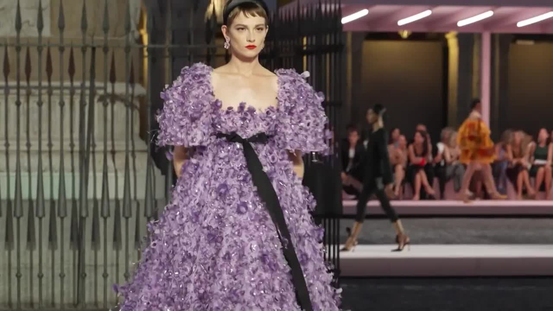 Carolina Herrera presenta su colección Primavera/Verano 2026 en la Plaza Mayor de Madrid