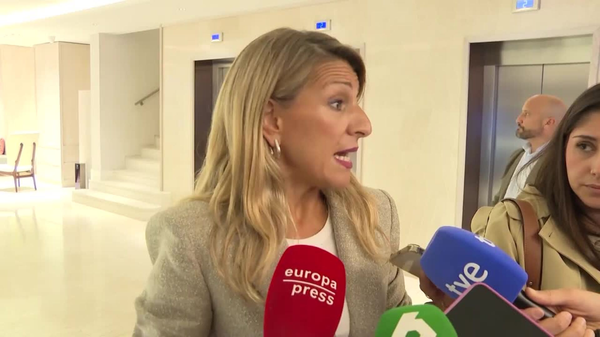 Yolanda Díaz pide que se investiguen los fallos con las pulseras antimaltrato