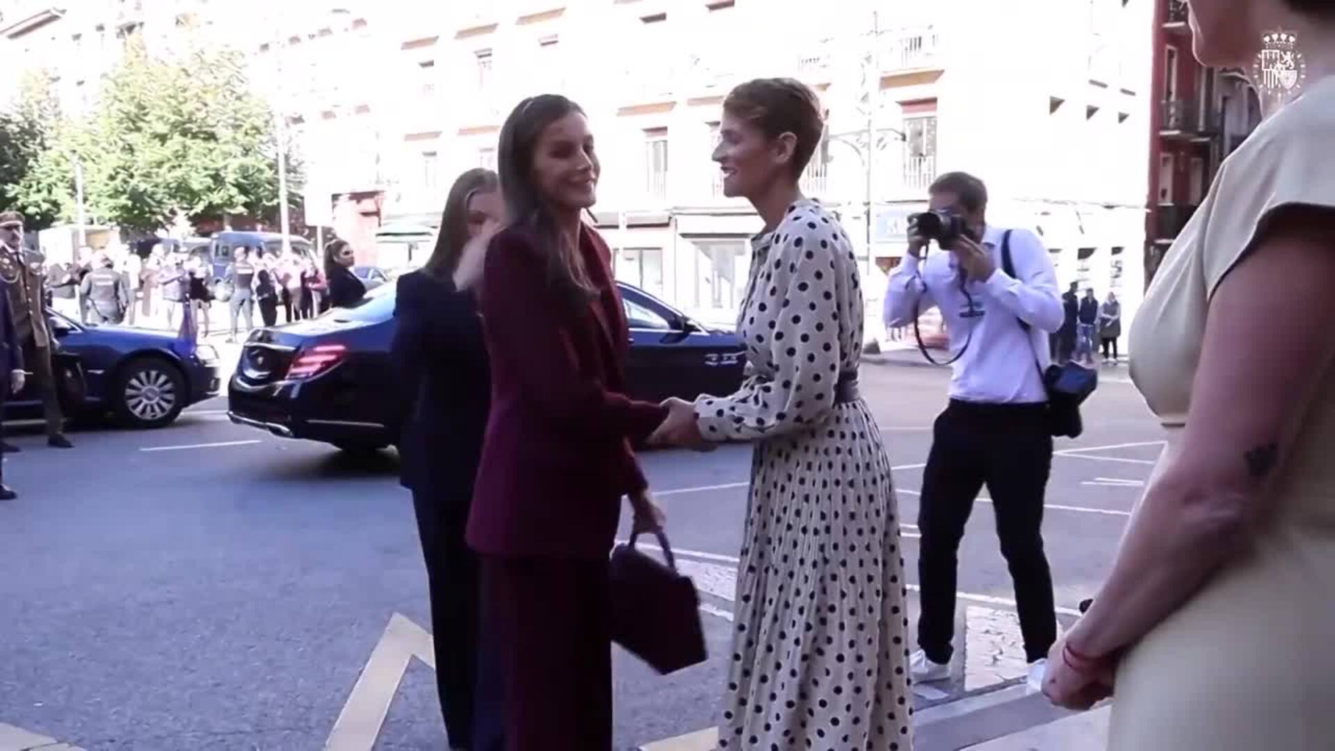Arranca la visita oficial de los Reyes y la Princesa a Navarra con un gran baño de masas