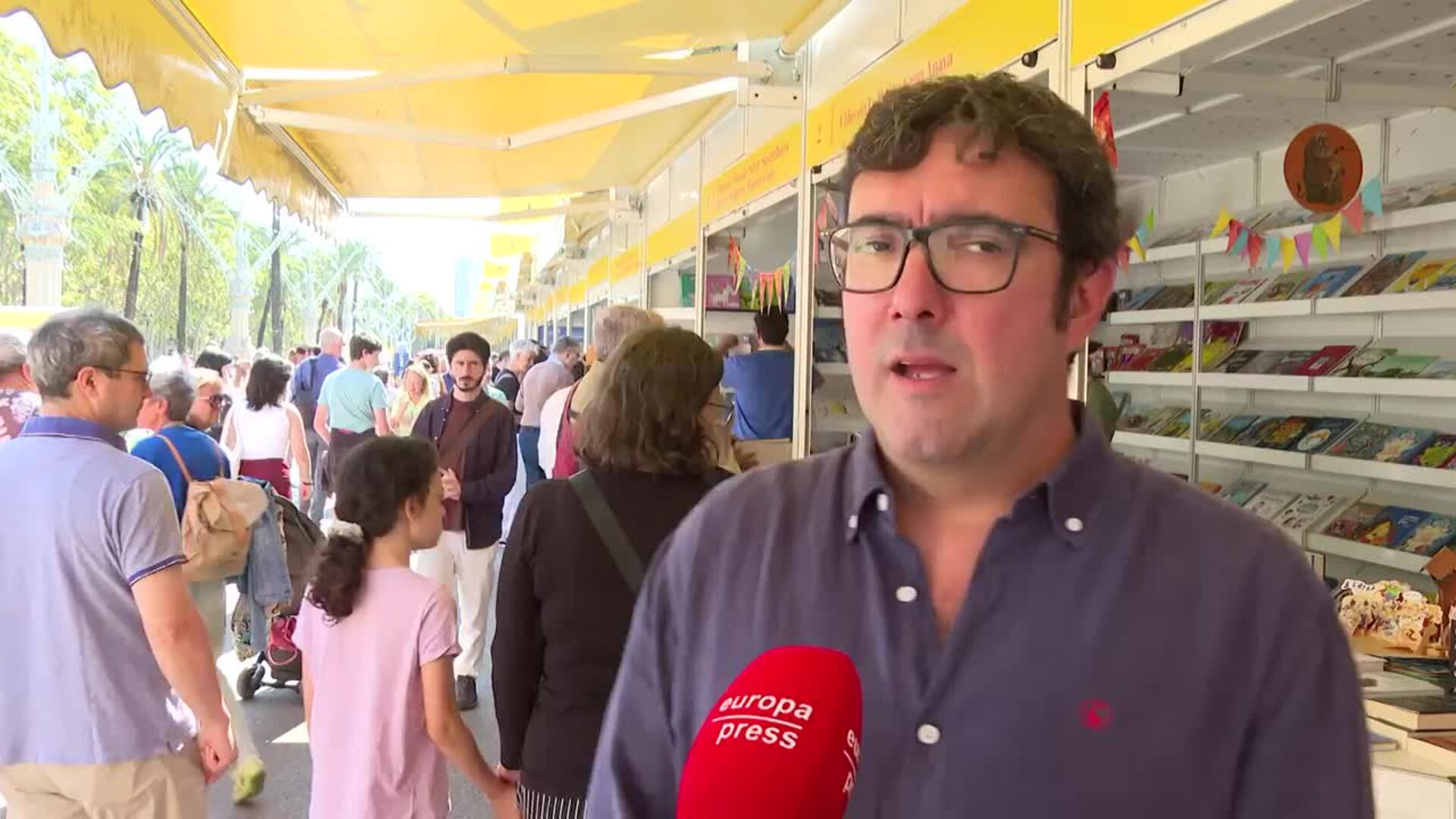 Ilya: "Poner un libro en catalán en el centro de la ciudad promueve a la difusión del mismo"