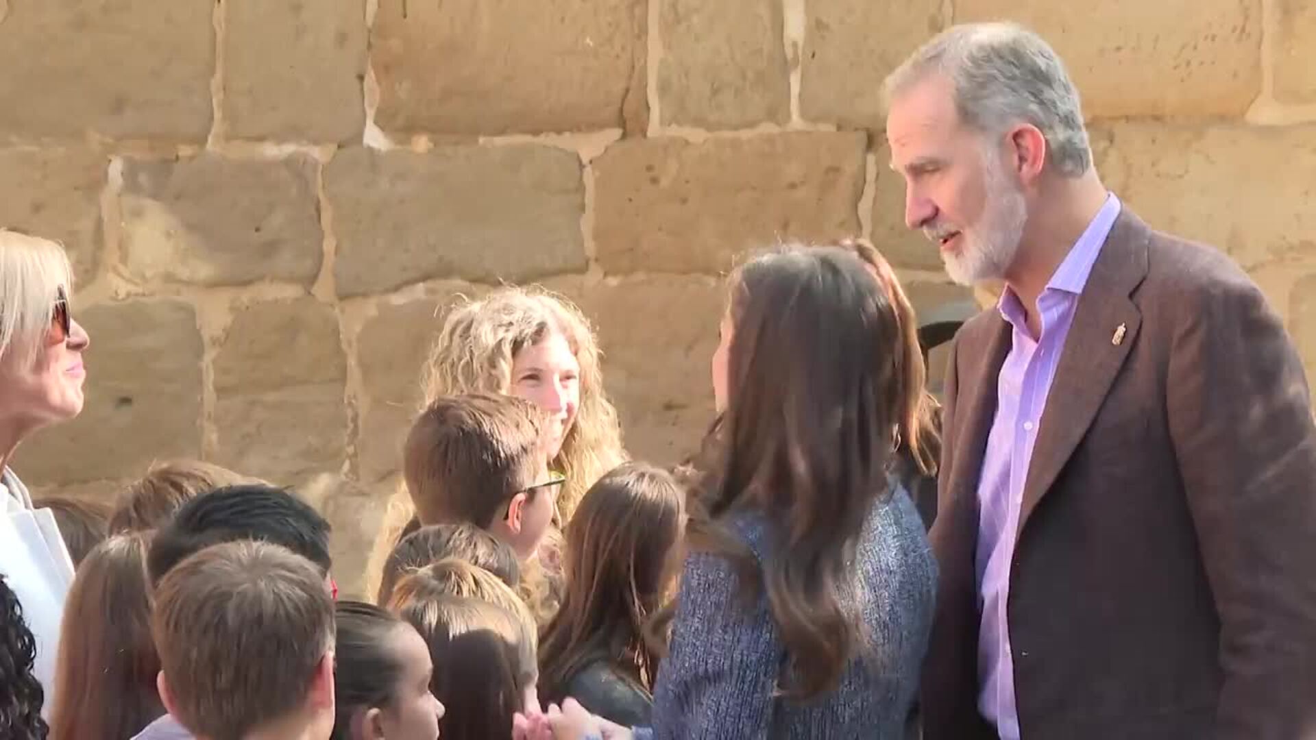 Los Reyes cierran su visita a Navarra con cálidas acogidas en Olite y Tudela
