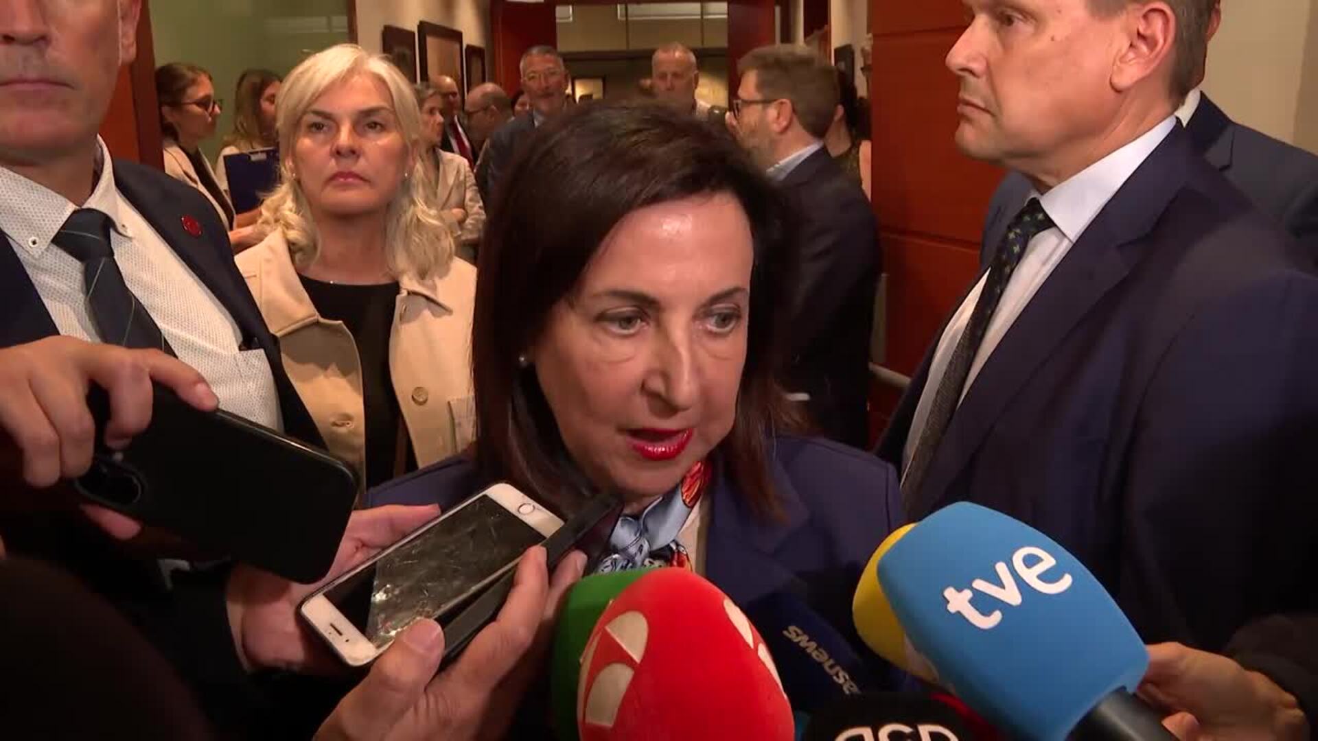 Robles pide a los miembros de la flotilla valorar el riesgo de entrar en la zona de exclusión