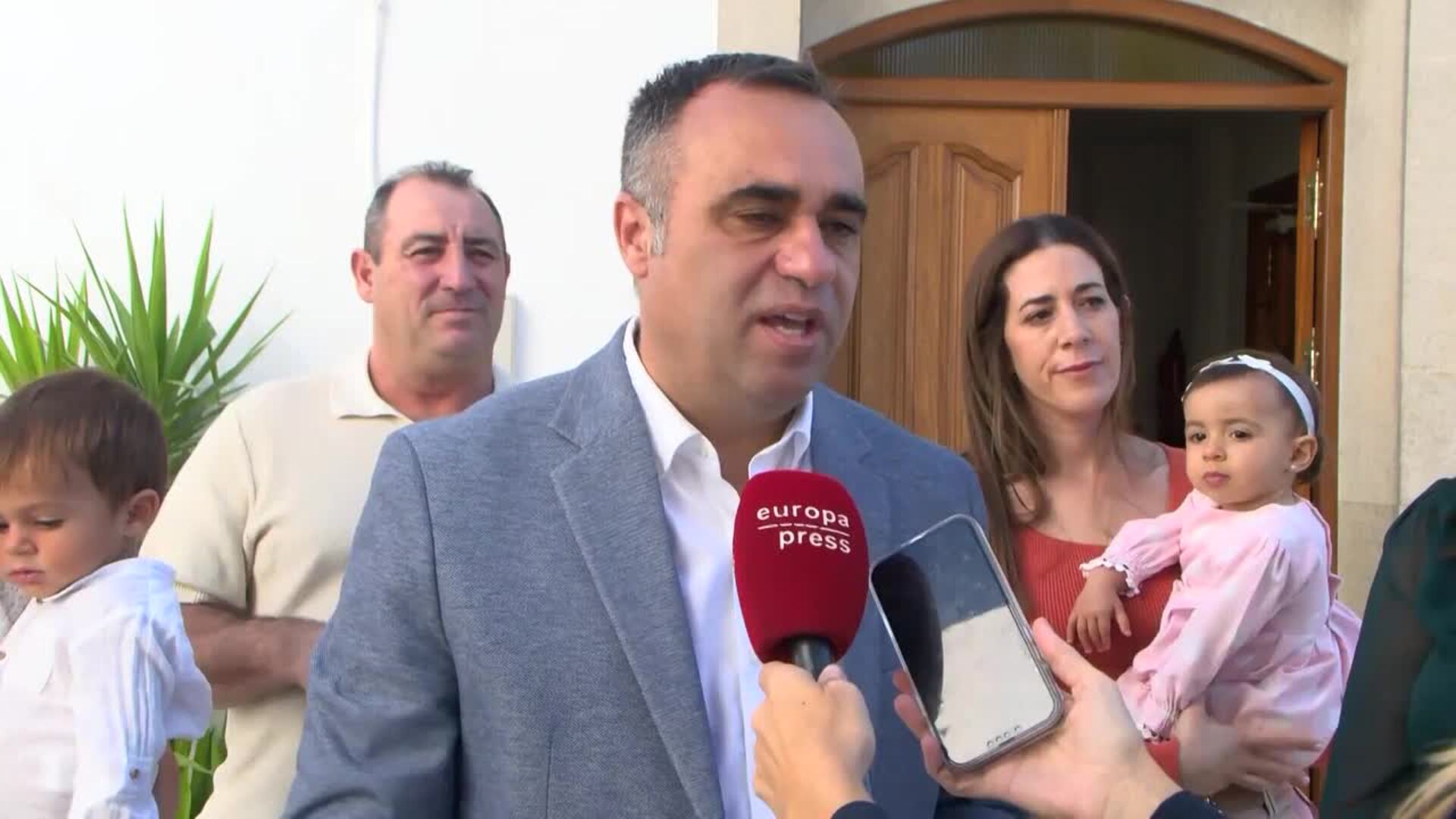 Los cheques bebé de la Diputación llegan a más de cien familias de municipios granadinos