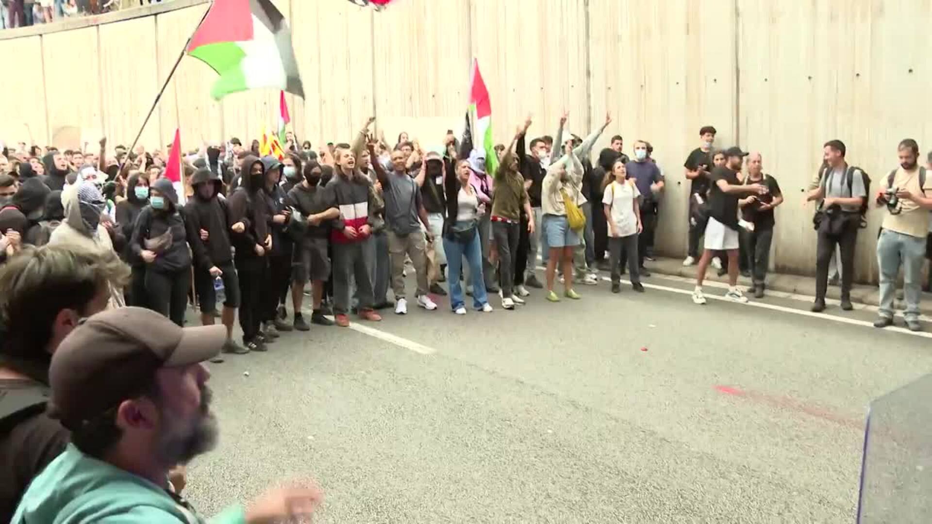 Miles de personas se manifiestan en Barcelona tras la interceptación de la Flotillla