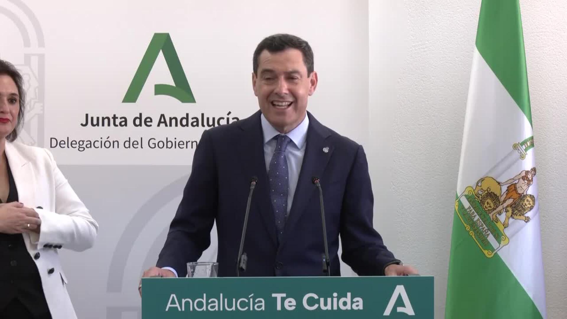 Moreno pide "no tirar por el suelo" el sistema sanitario público andaluz