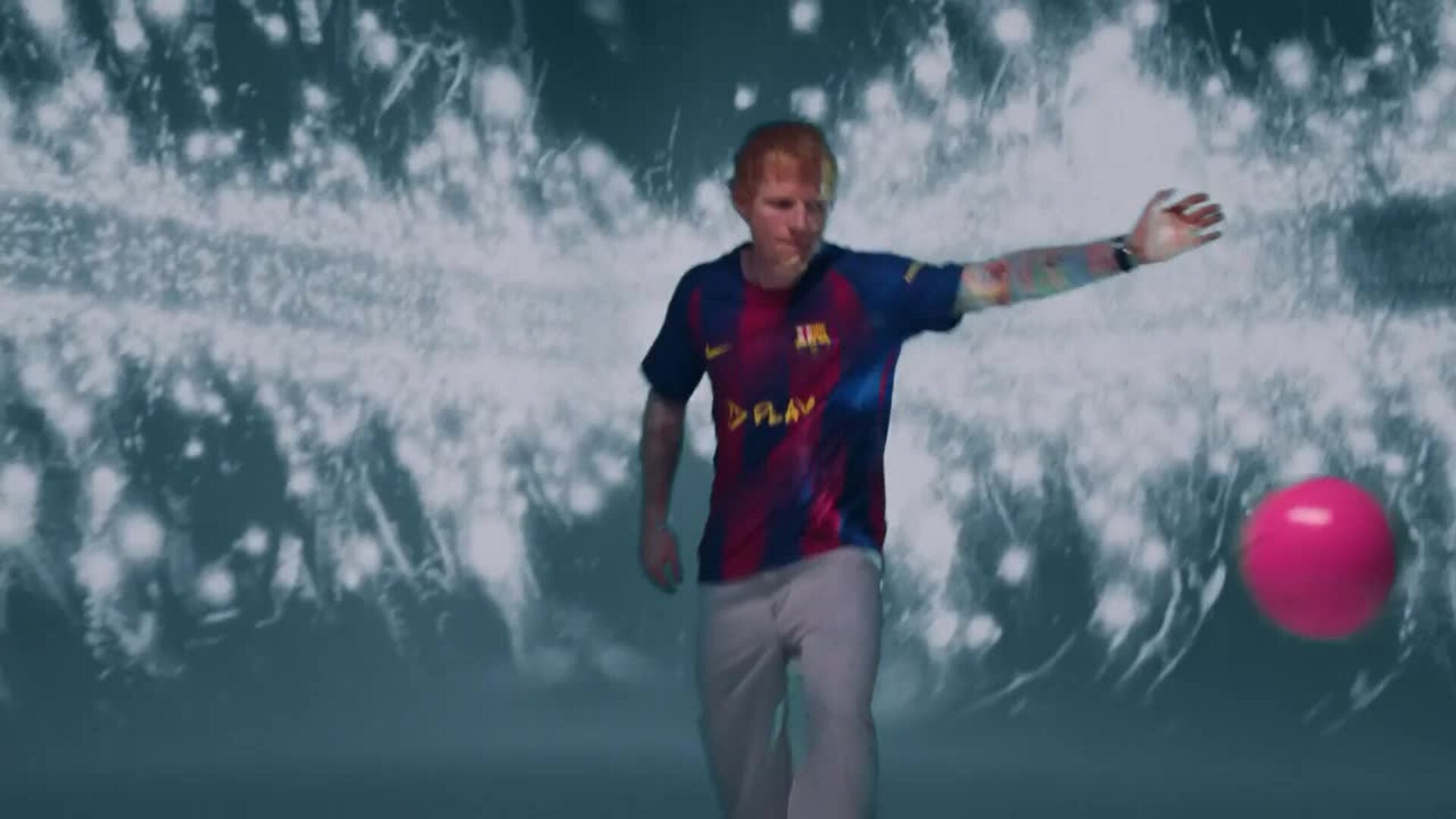 El Barça llevará el logo del álbum 'Play' de Ed Sheeran en la camiseta de El Clásico