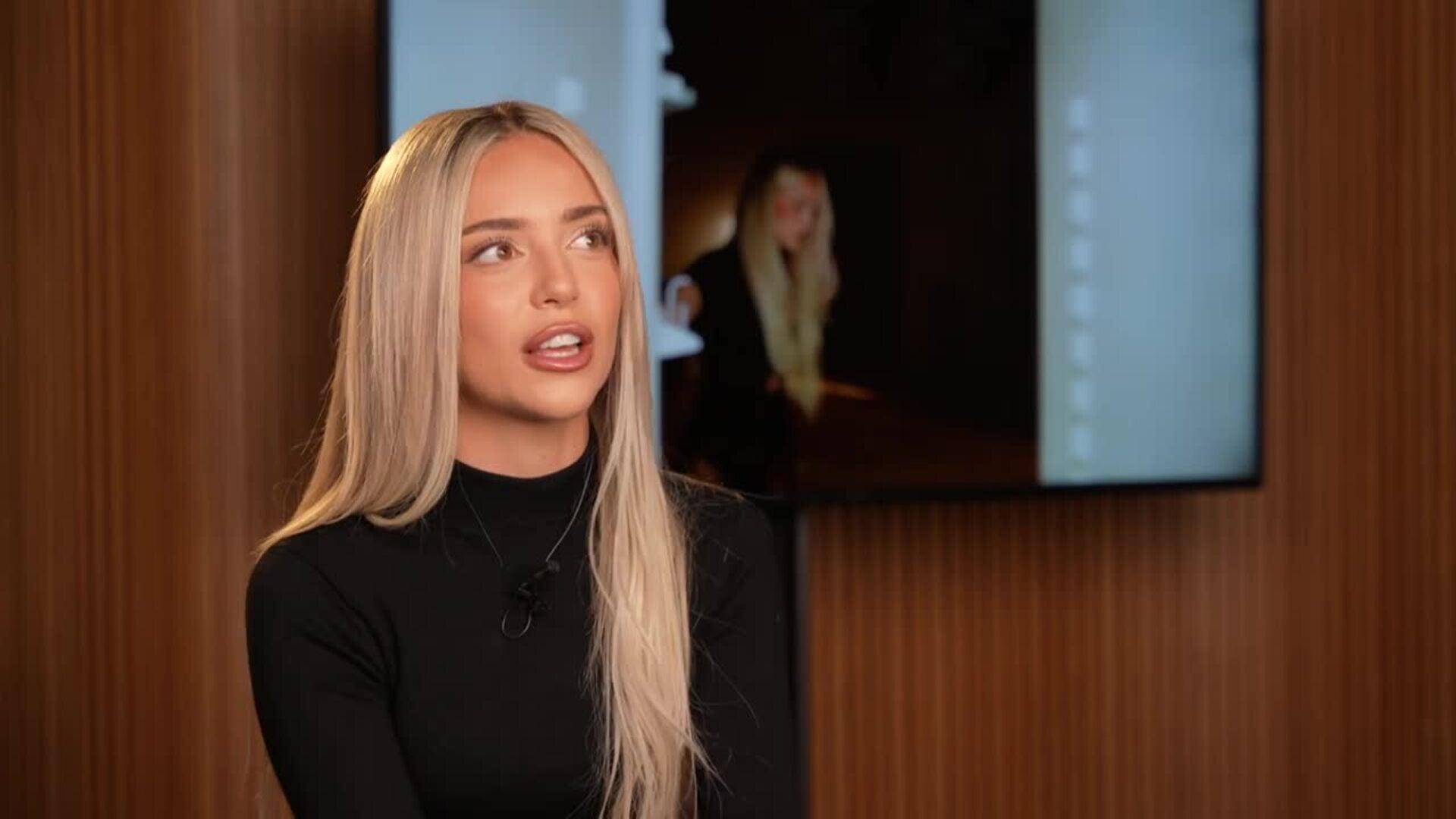 Ana Mena 'mata' a un chico en 'Lárgate': "Los hombres nos sexualizan en canciones y se bailan"