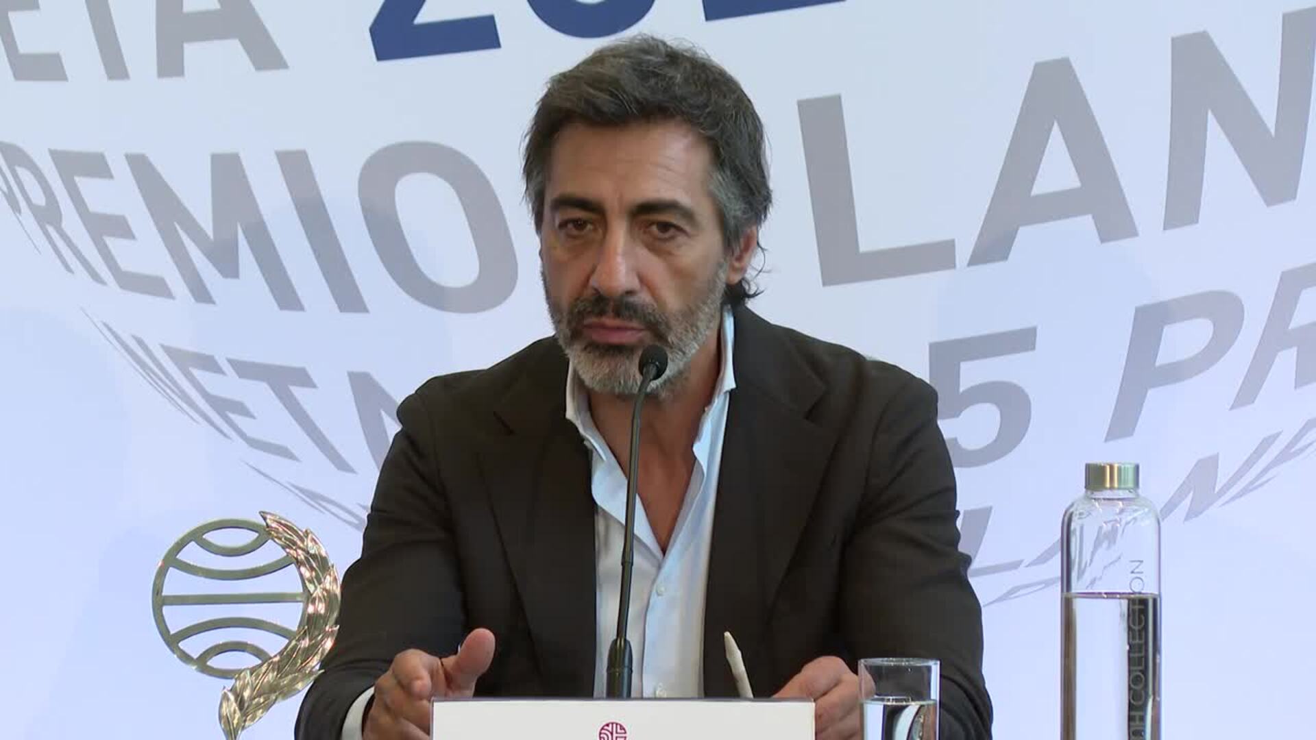 Juan del Val sobre su obra: "Es una novela de amor en todas las direcciones"