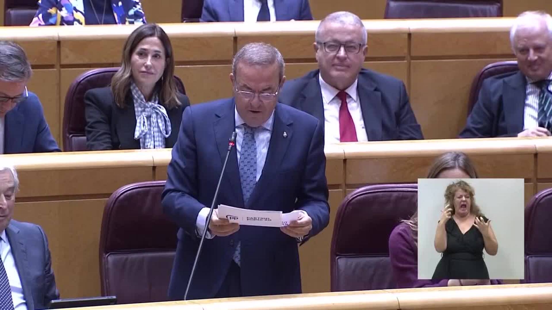 El PP reprocha a Robles el "montaje" del 'Furor' y la ministra replica que se cumplió la ley