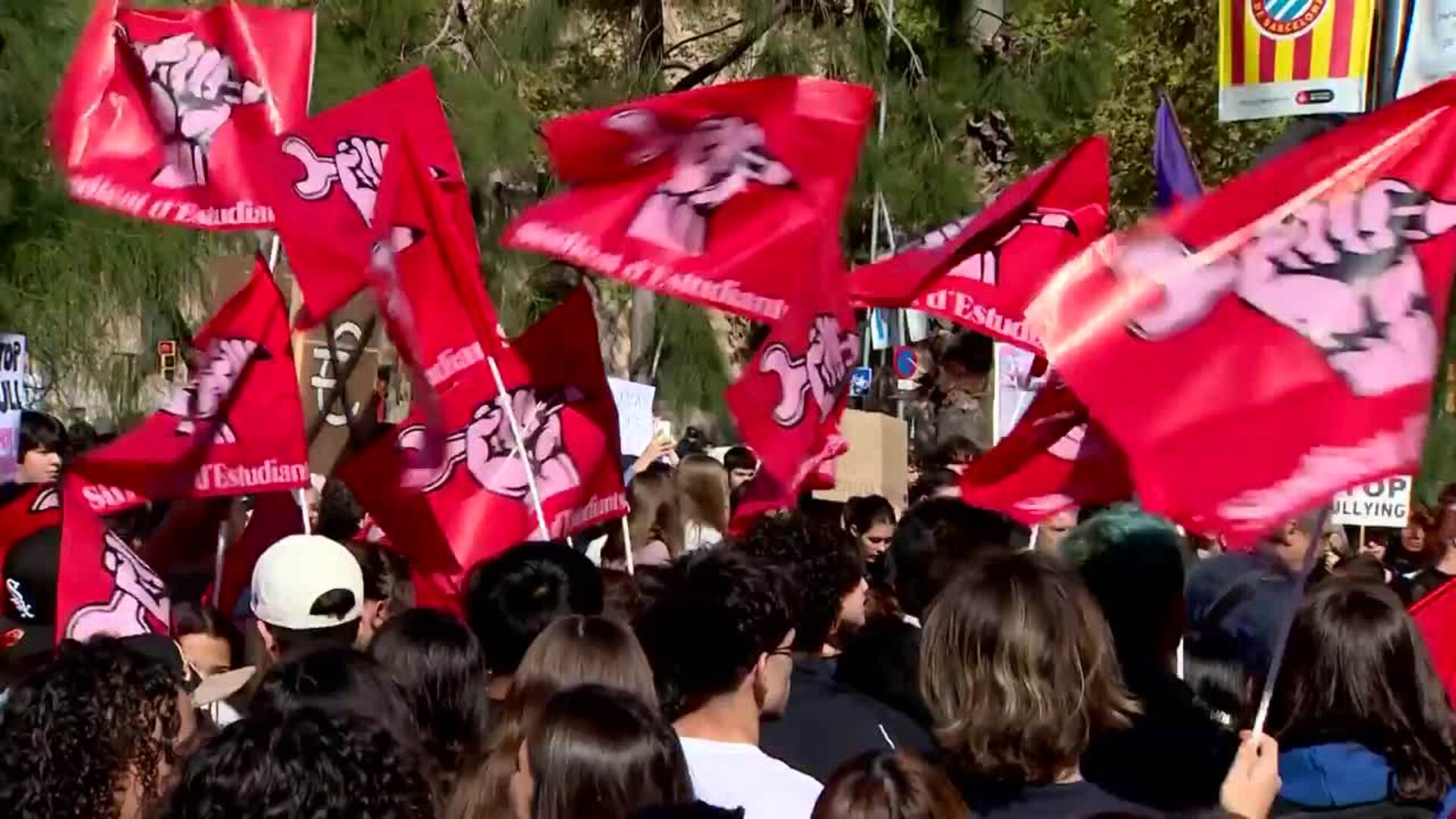Unos 1.500 estudiantes se manifiestan en Barcelona en solidaridad con el caso de Sandra Peña