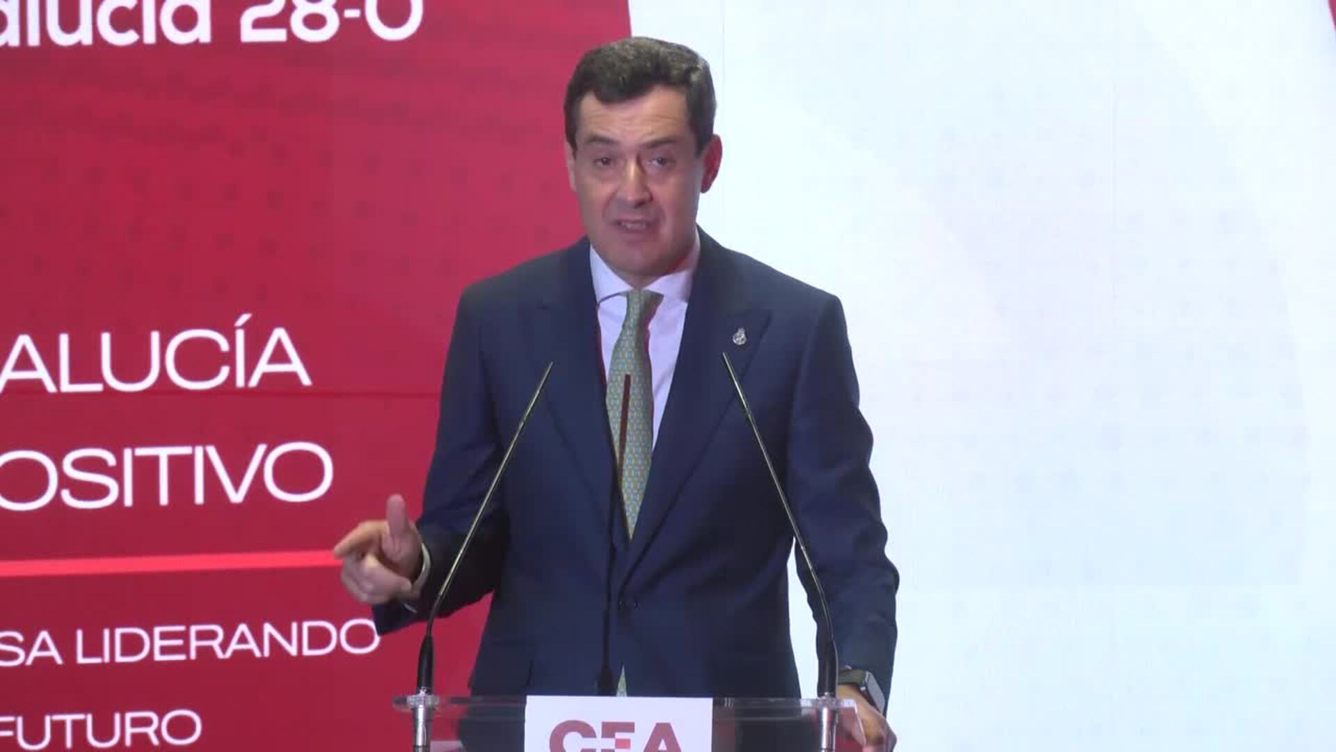 Moreno insiste ante la patronal en la "estabilidad construida desde las mayorías amplias"