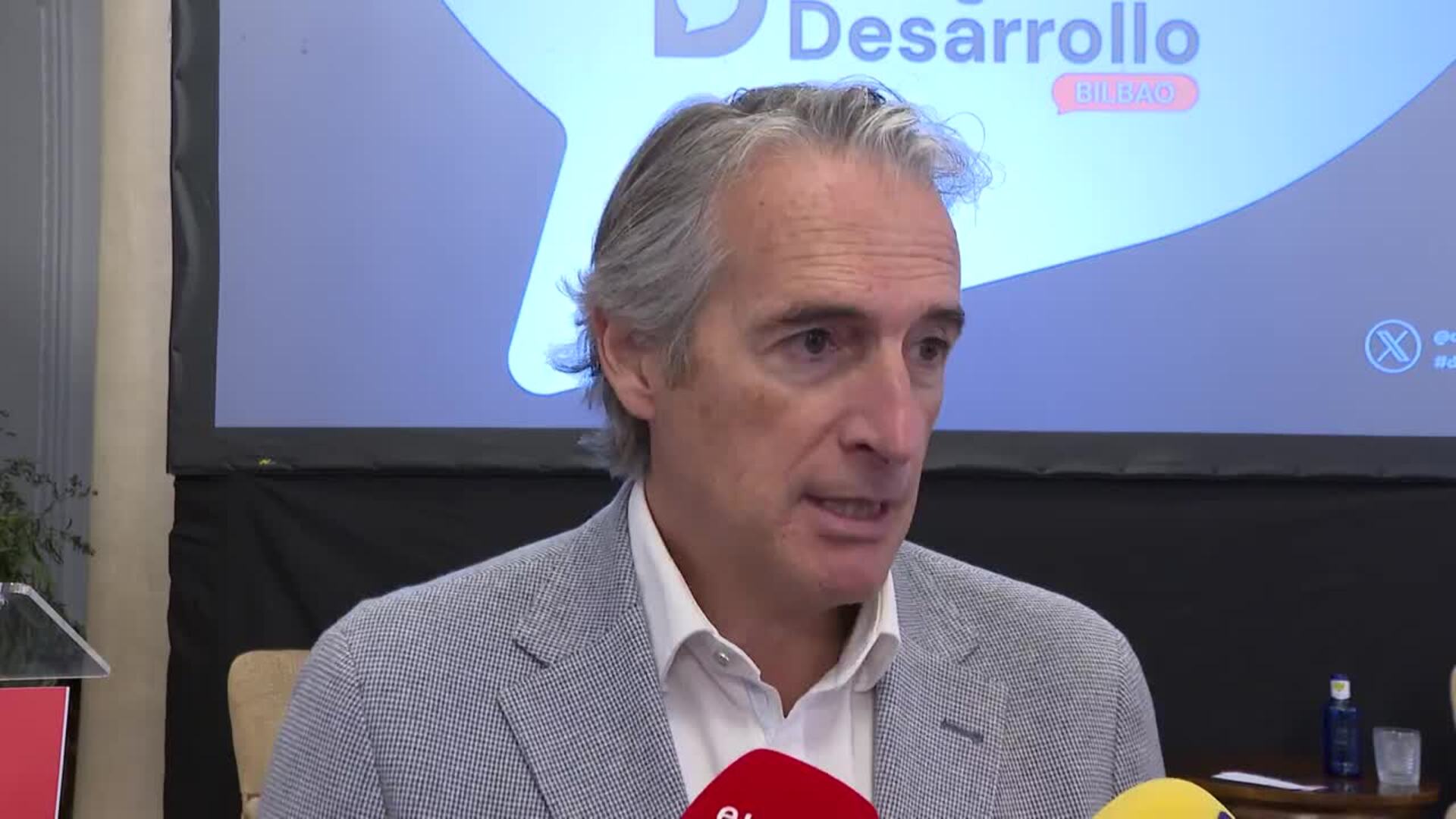 De la Serna considera una "anomalía democrática" no aprobar presupuestos "durante 3 años"