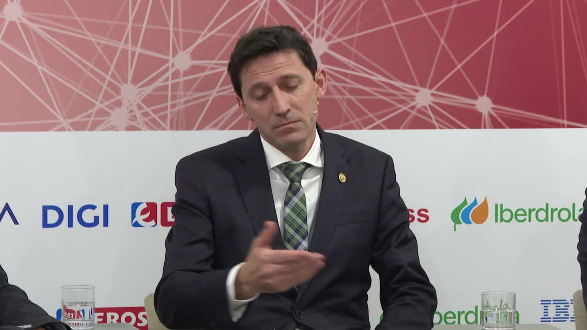 D'Anjou cree que Euskadi parte de una posición "fuerte" por su "sólida" base industrial
