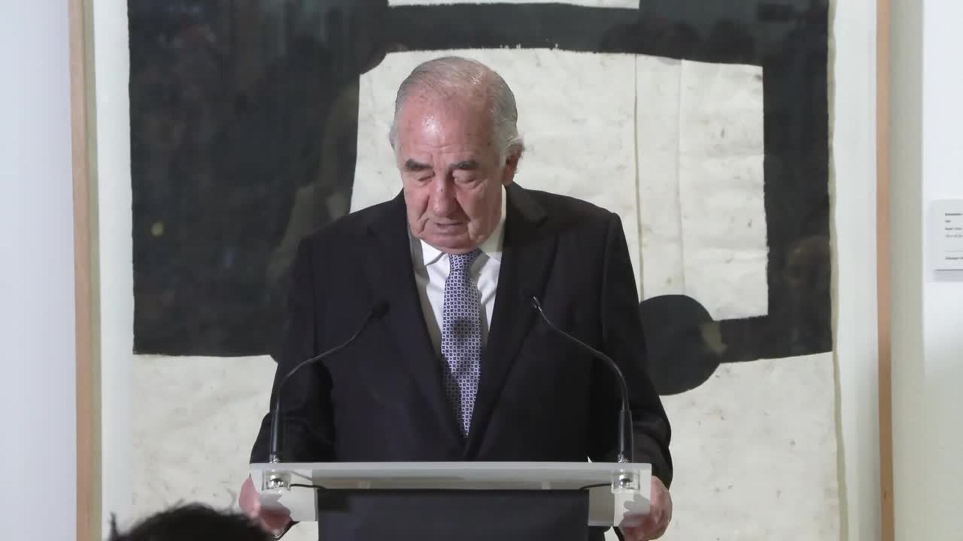 La obra de Chillida desembarca en Zaragoza con una muestra "antológica" de 120 piezas