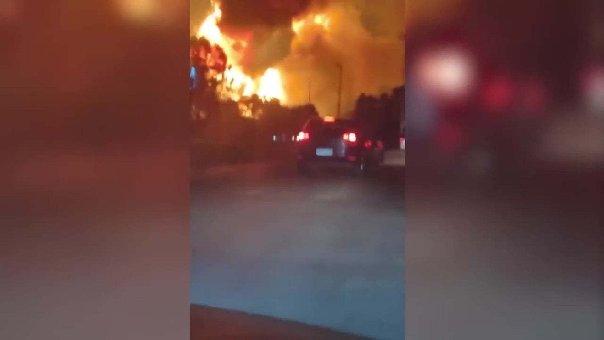 Un incendio con explosiones en un parque industrial de Buenos Aires deja más de 20 heridos