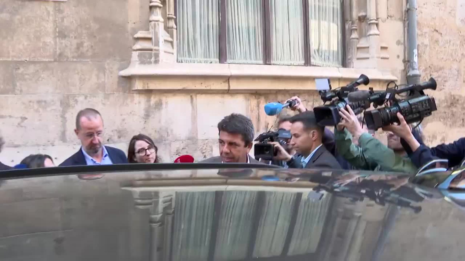 Mazón abandona el Palau de la Generalitat tras el pleno del Consell