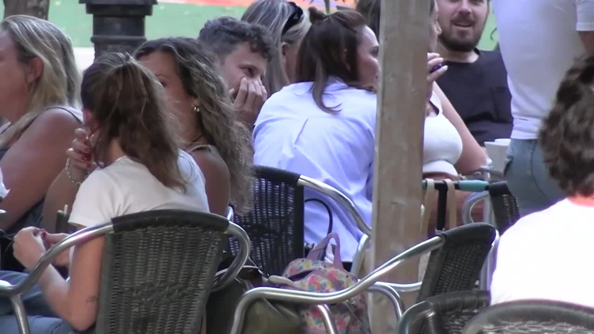 Kiko Rivera pasea con una amiga por las calles de Sevilla: ¿Una nueva ilusión?
