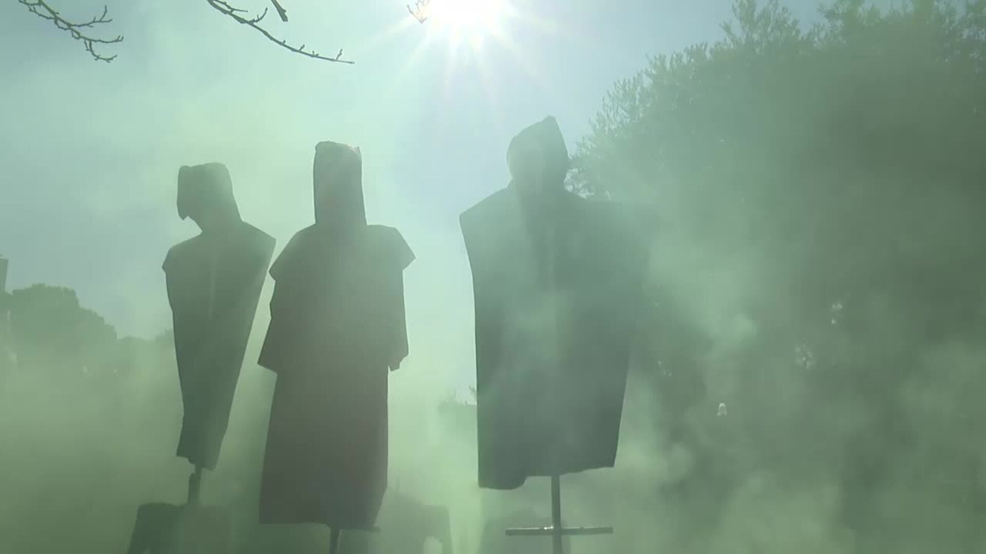 Cientos de personas rechazan ante las Cortes el decreto sobre el operativo de incendios