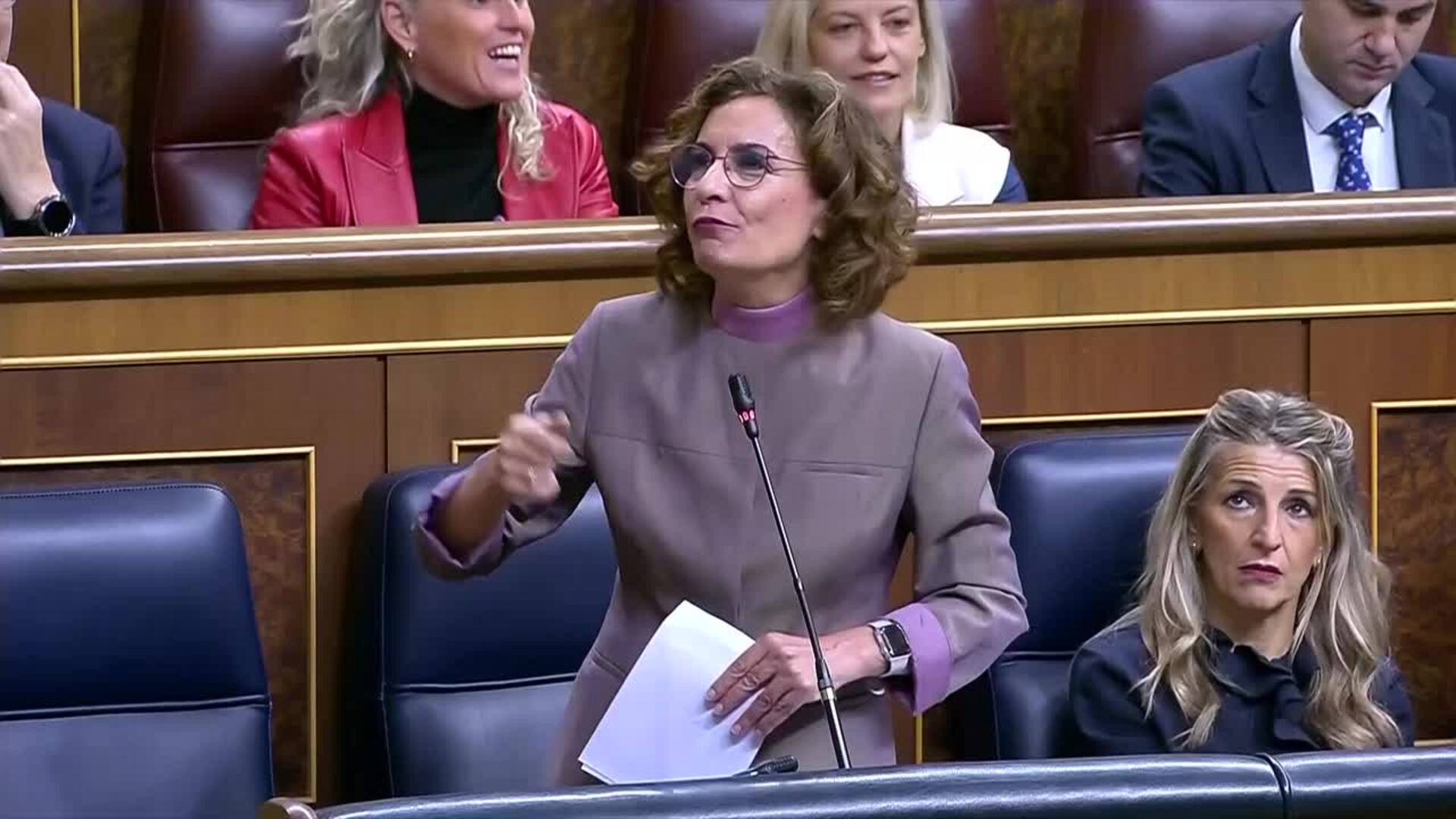 Montero pide a Bendodo que aclare si conocía cambio en el "control" de contratos del SAS