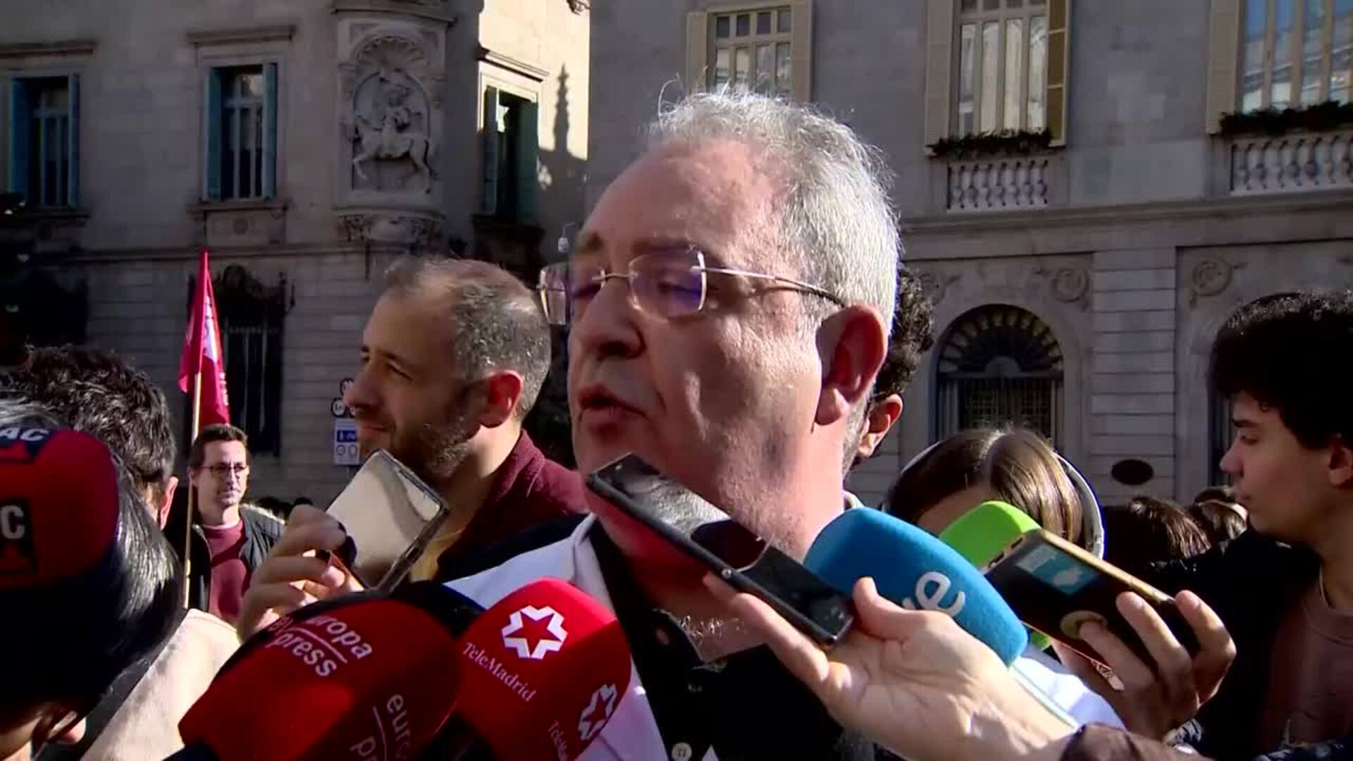Unos 800 médicos piden en Barcelona un convenio propio y el fin de las guardias de 24 horas