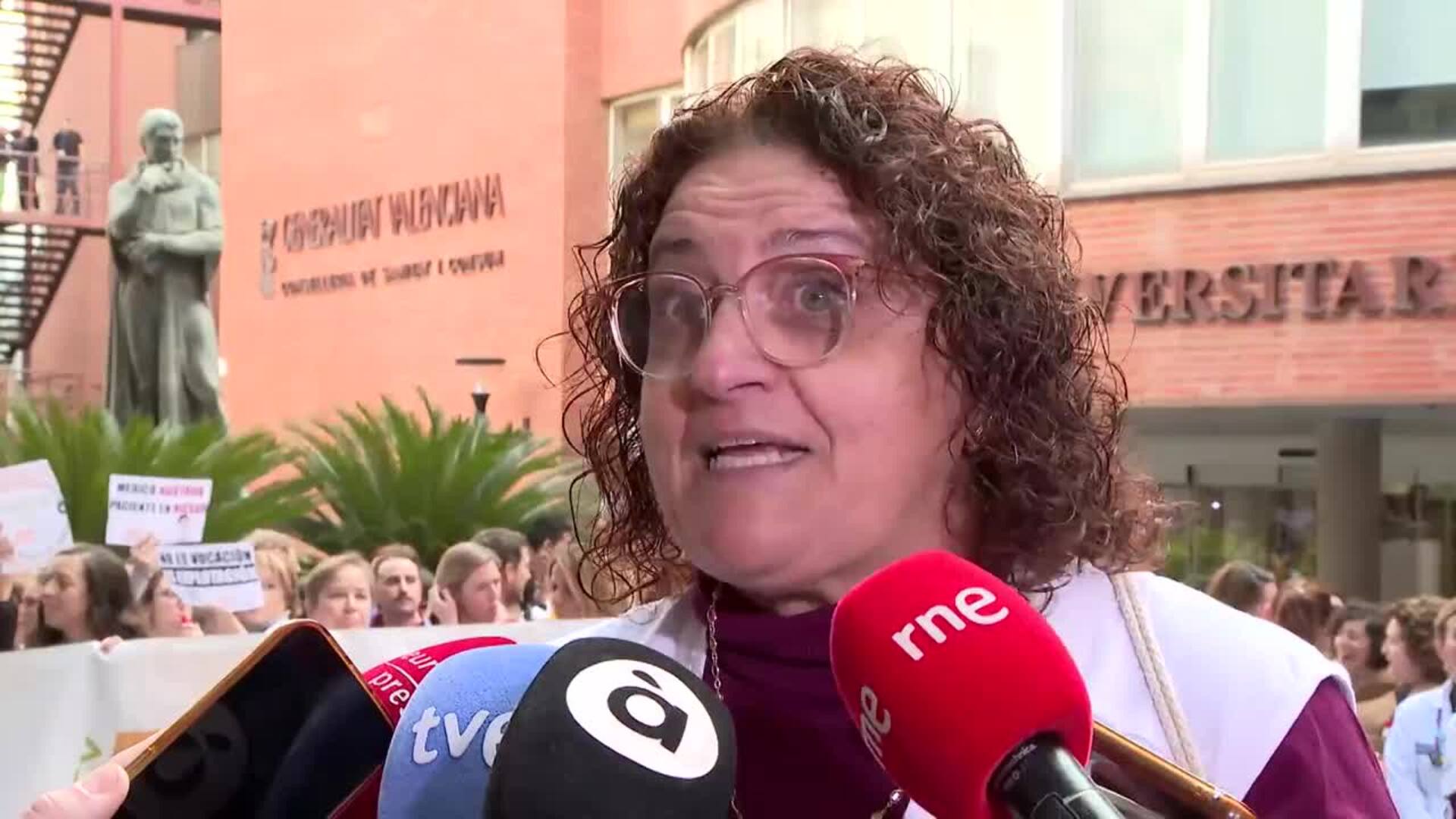 Médicos valencianos en huelga se concentran por un Estatuto Marco propio: "Ya no podemos más"