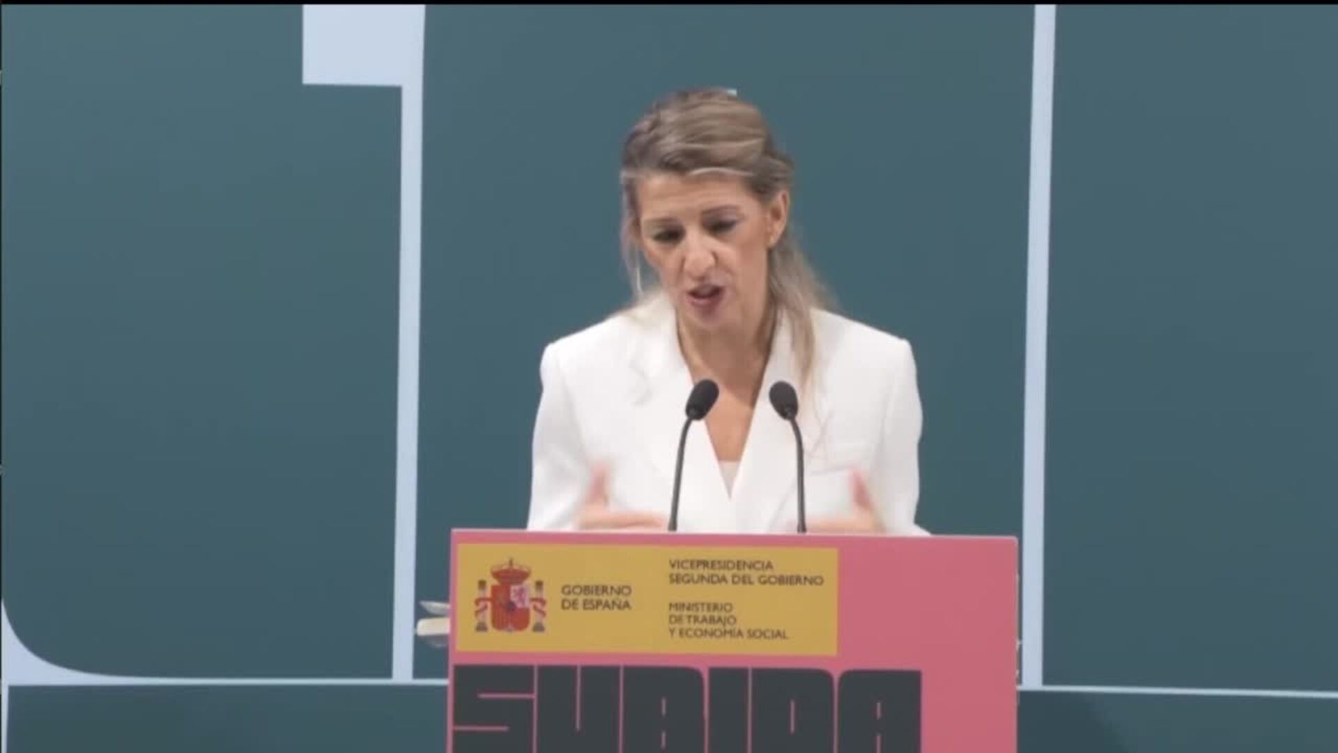 Díaz dice que blindará el SMI para que el alza sea "real"