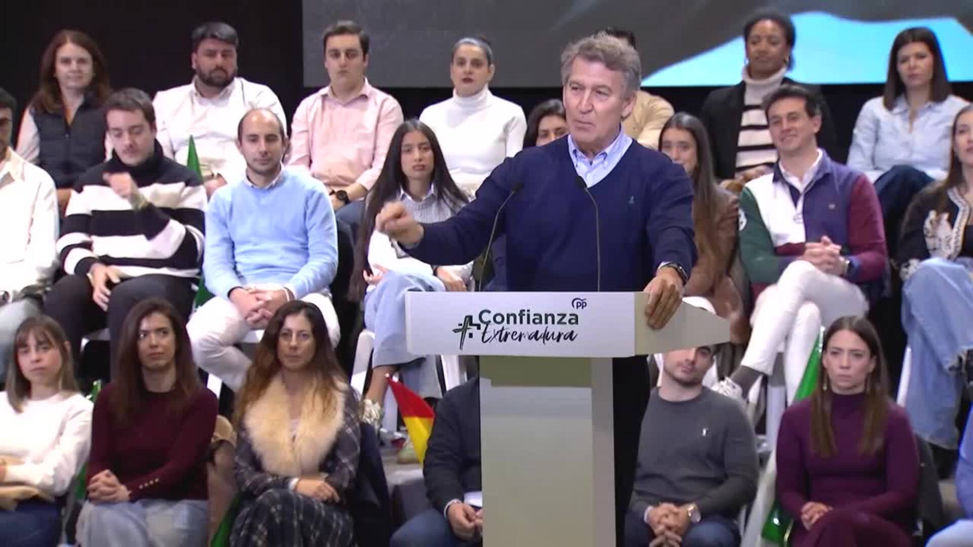 Feijóo llama "cínico" a Sánchez por "encubrir" a "corruptos" y "machistas"