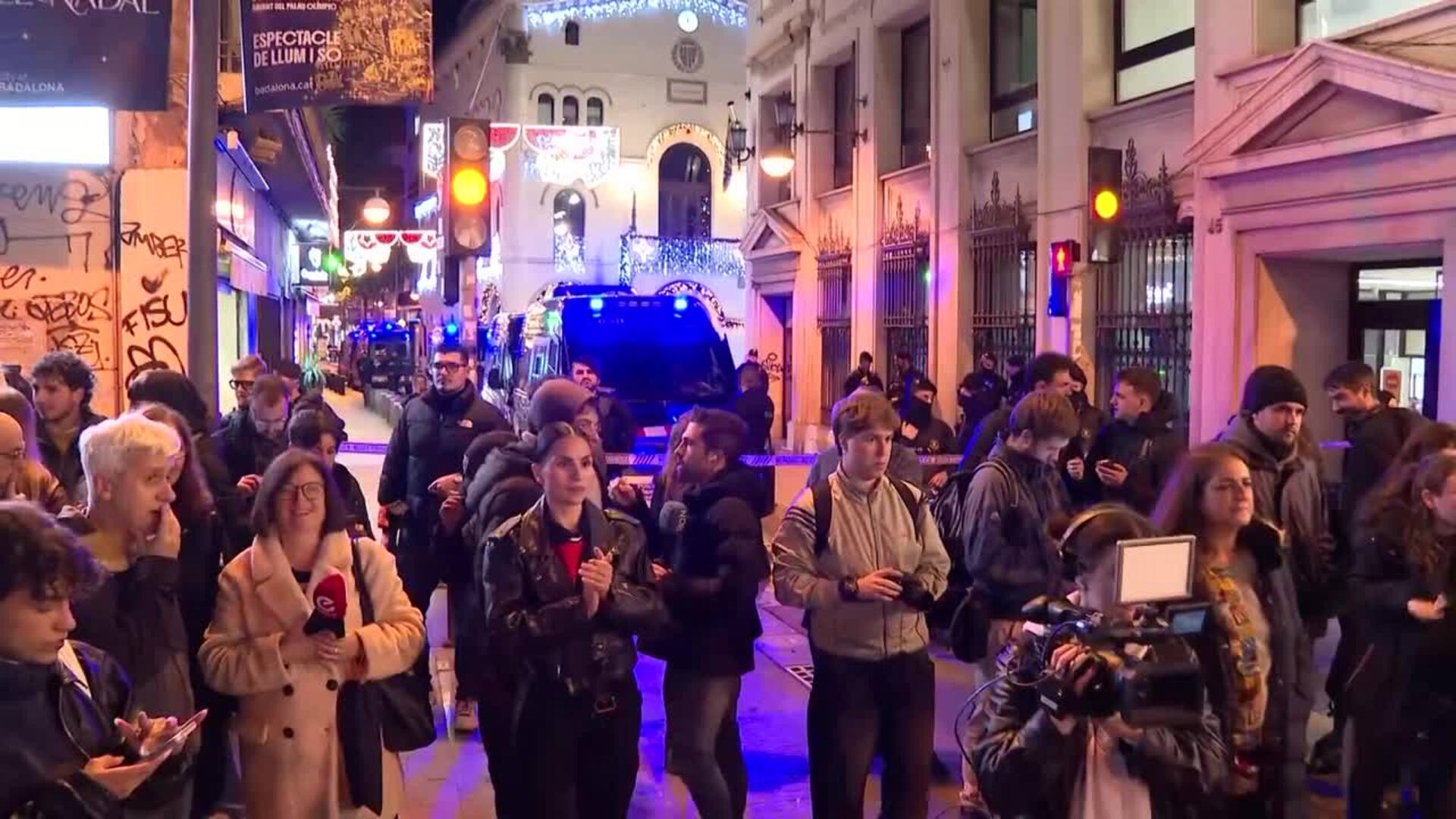 Unas 250 personas se concentran en Badalona para protestar por el desalojo del B9