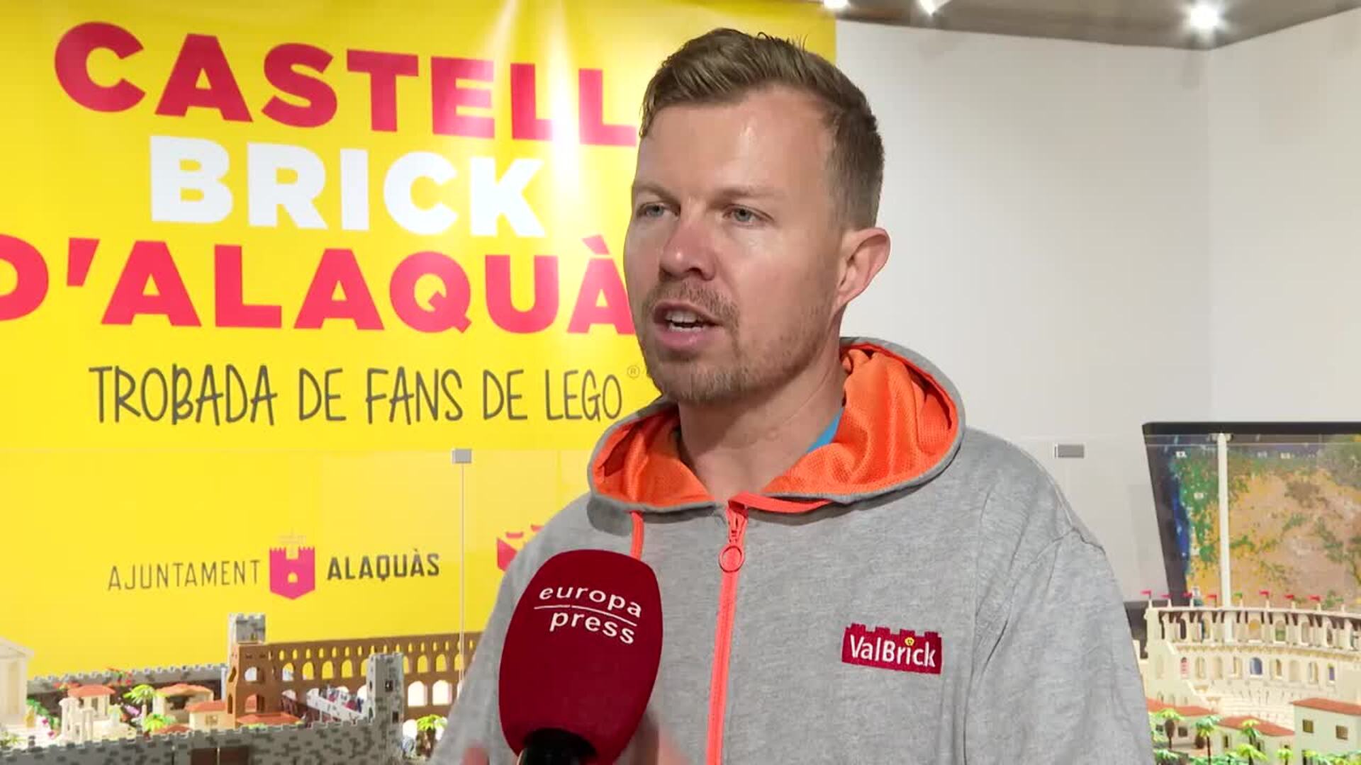 Una exposición de Lego recrea el 'Puente de la Solidaridad' de la dana