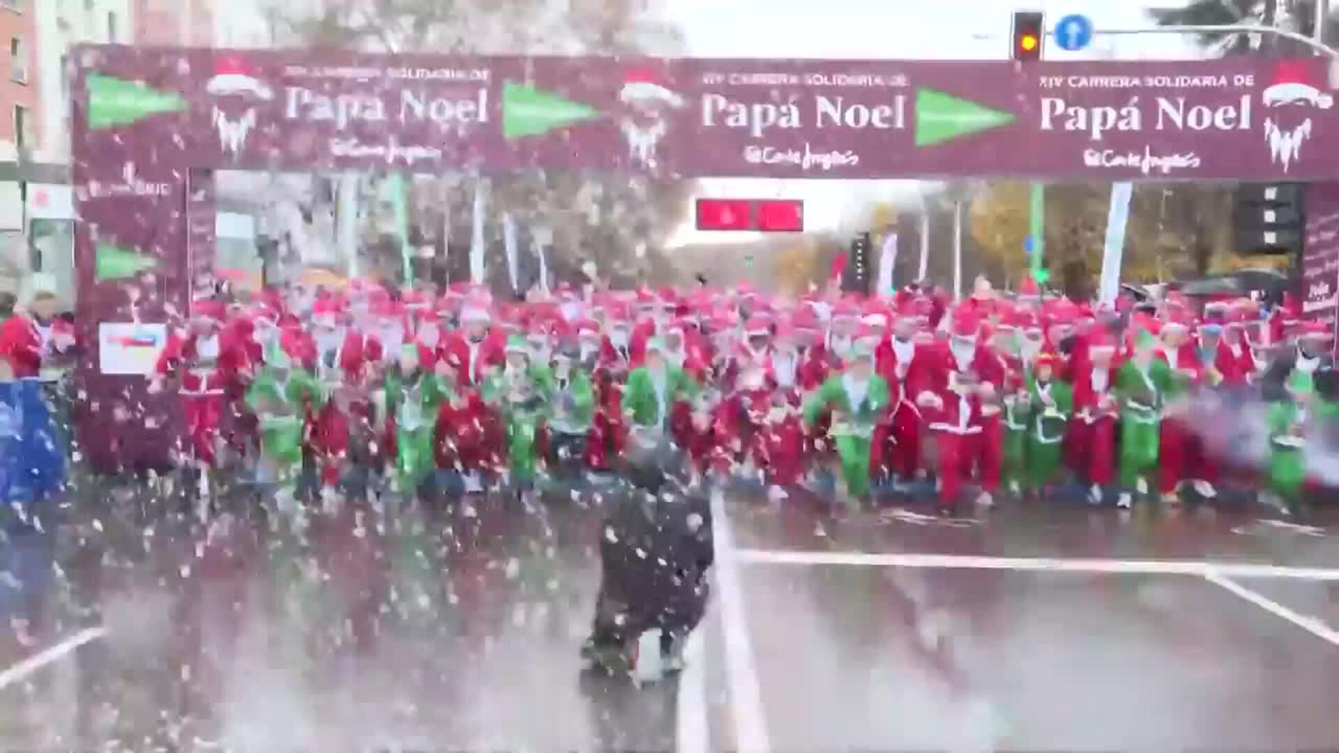 La carrera de 'Papá Noel' alcanza 11.000 participantes y colabora con Cruz Roja