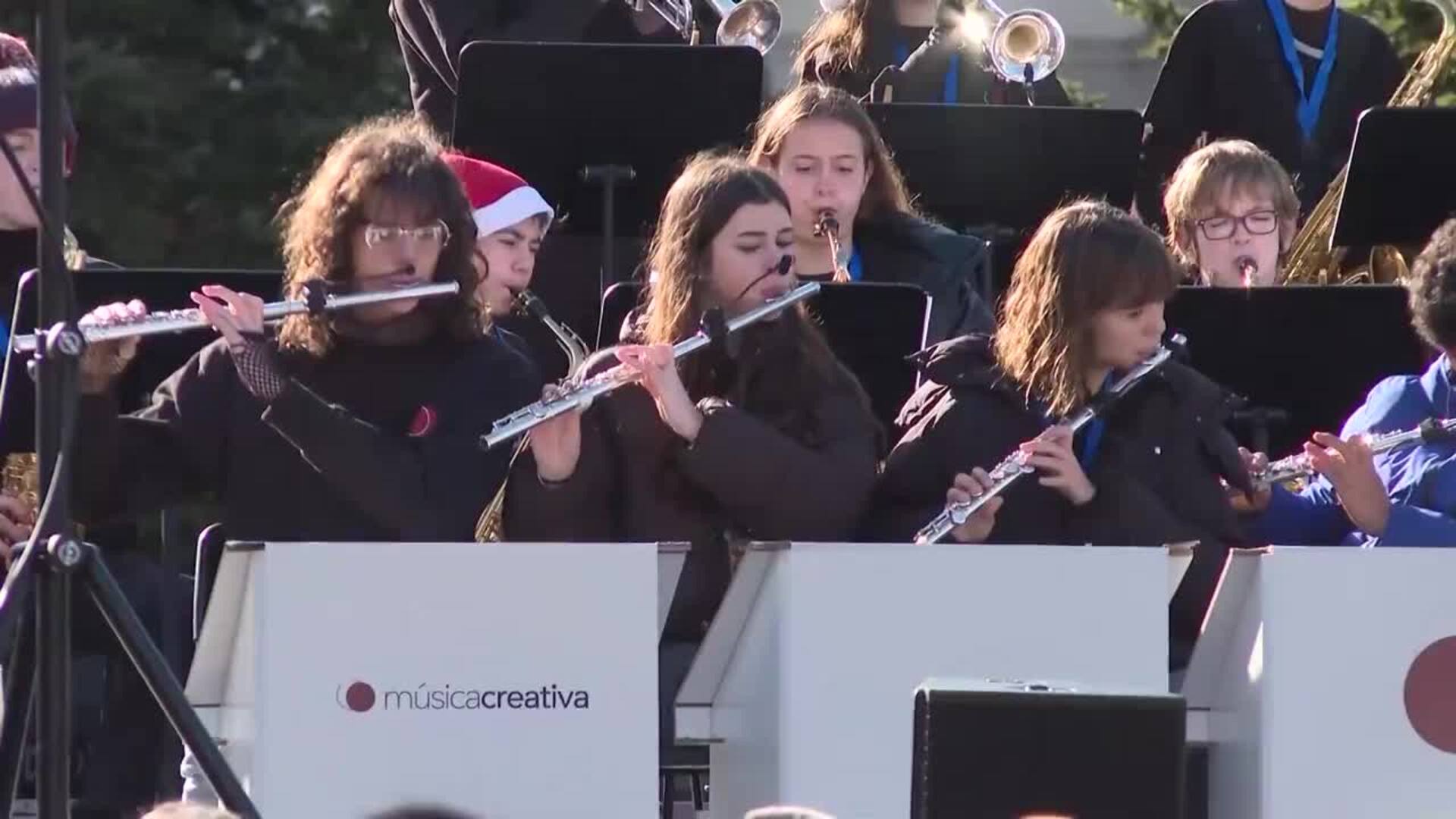 Madrileños celebran la época navideña con un concierto de Creativa Junior Big Band