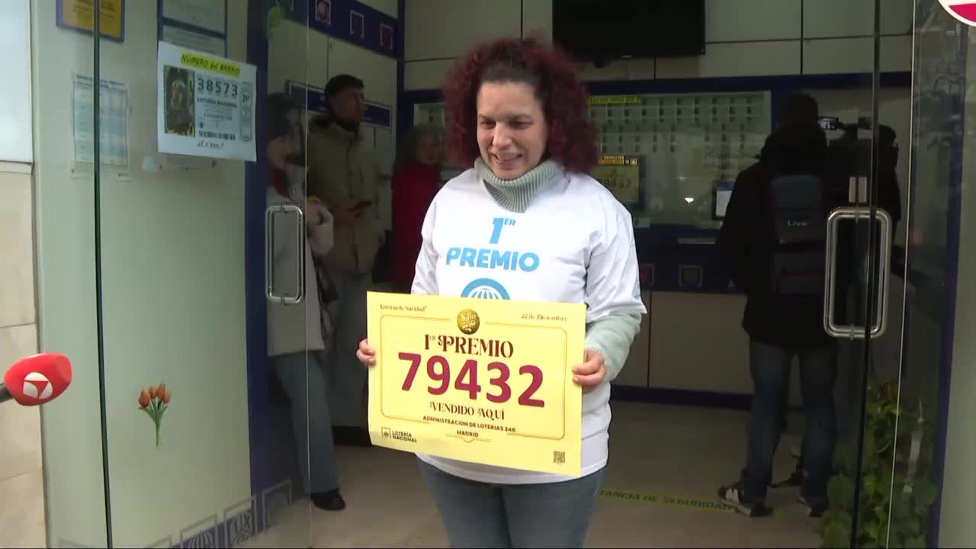 El barrio madrileño de la Elipa celebra la venta del 79.432, el 'Gordo' de la Navidad